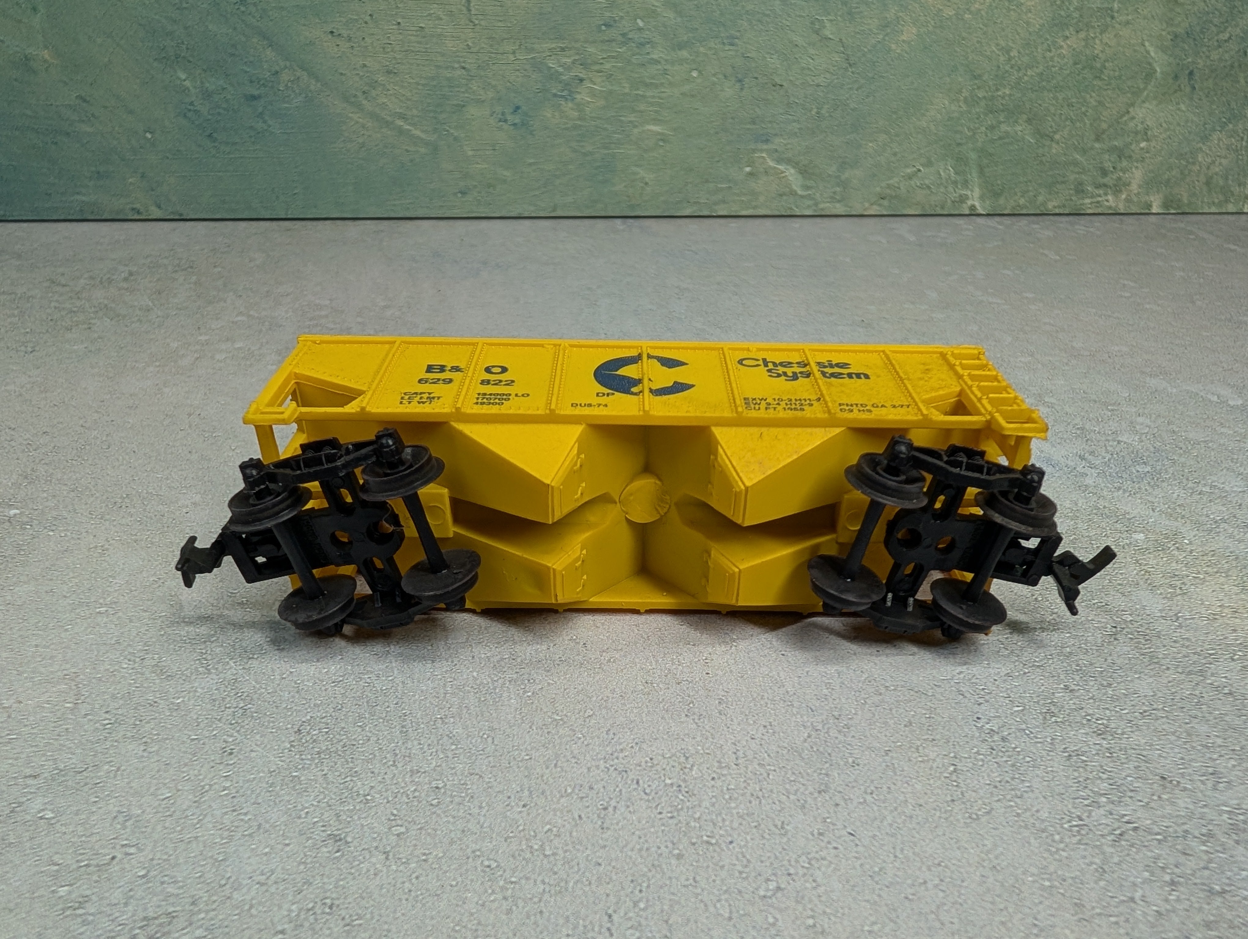 USED Life-Like HO Scale 2 Bay Covered Hopper Chessie System B&O #629822