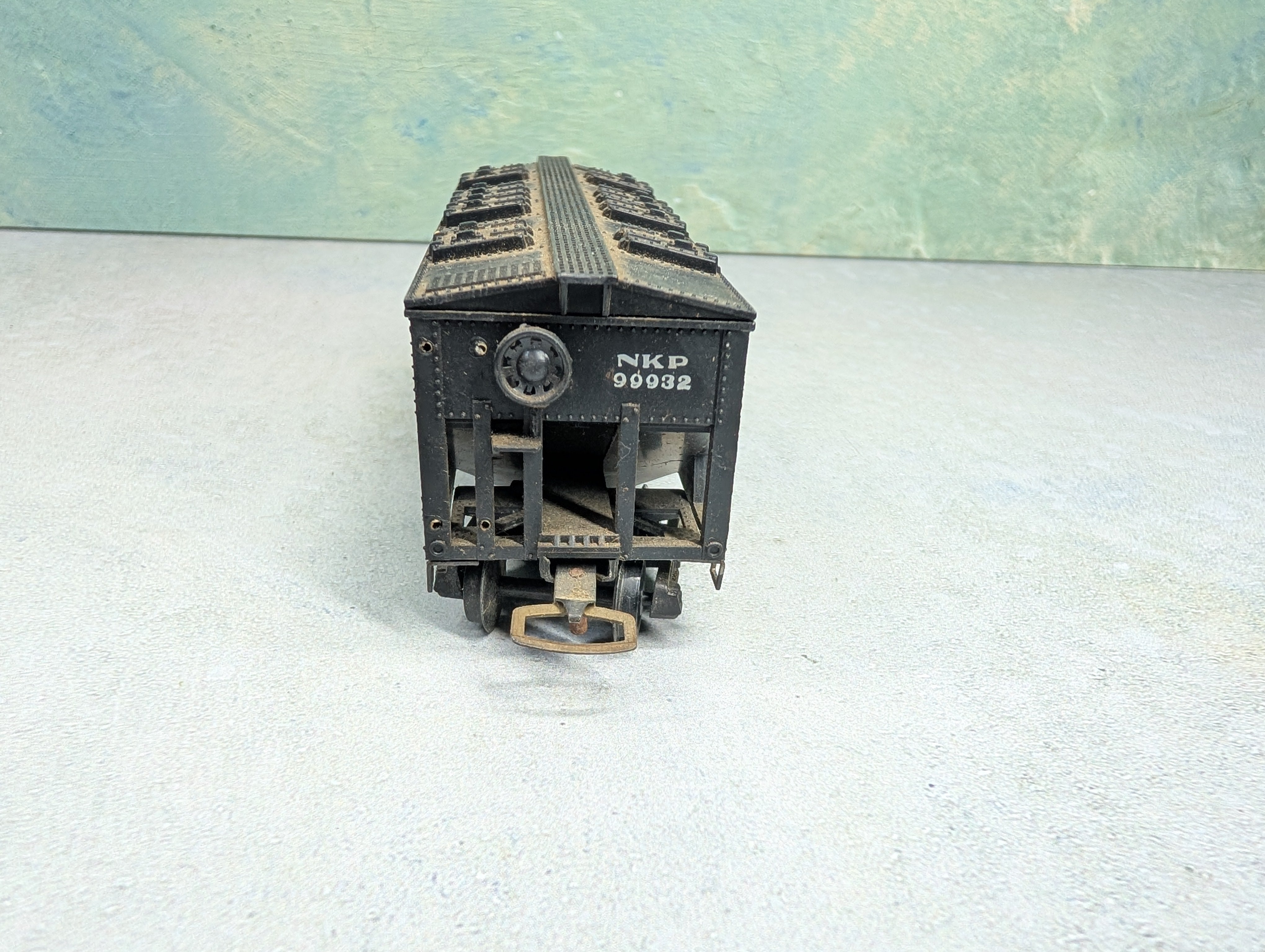 USED Varney HO Scale 2 Bay Covered Hopper Nickel Plate Road NKP #99932 Euro Couplers