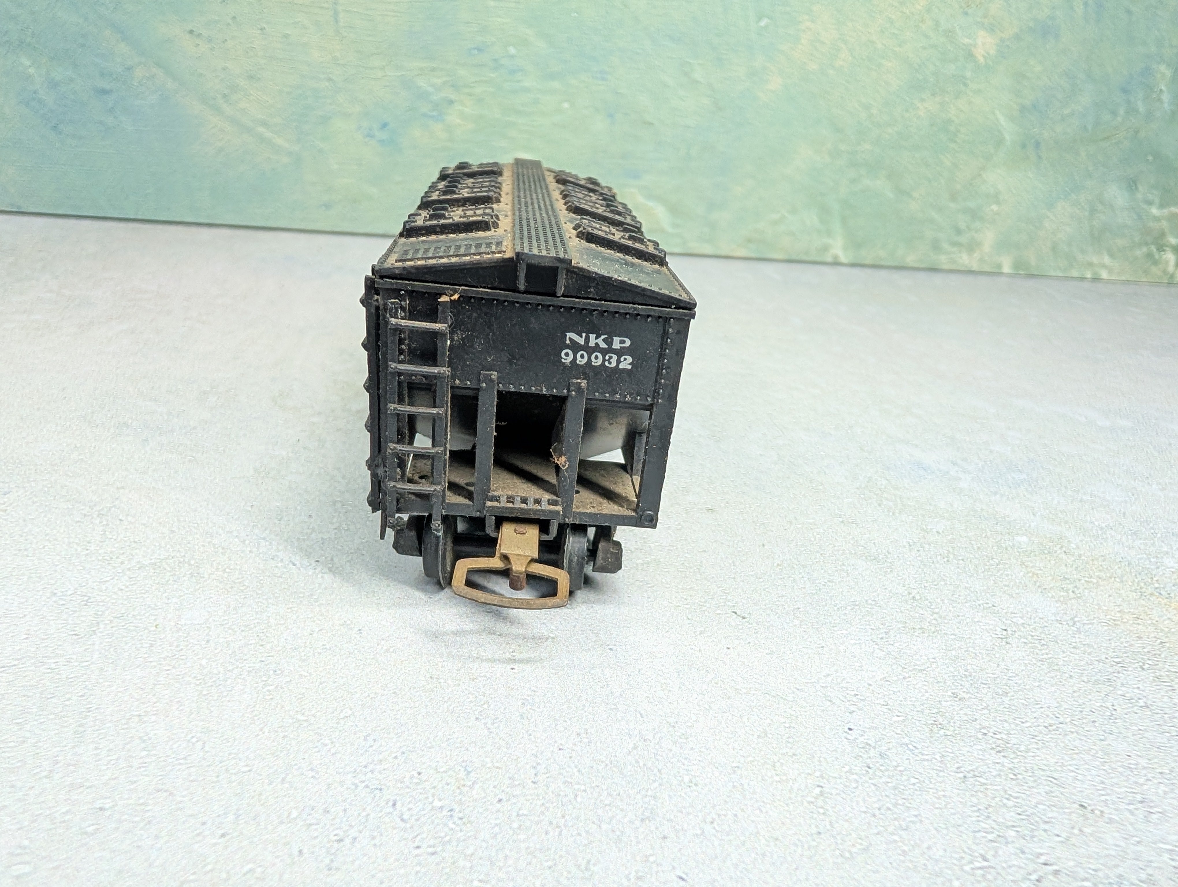 USED Varney HO Scale 2 Bay Covered Hopper Nickel Plate Road NKP #99932 Euro Couplers