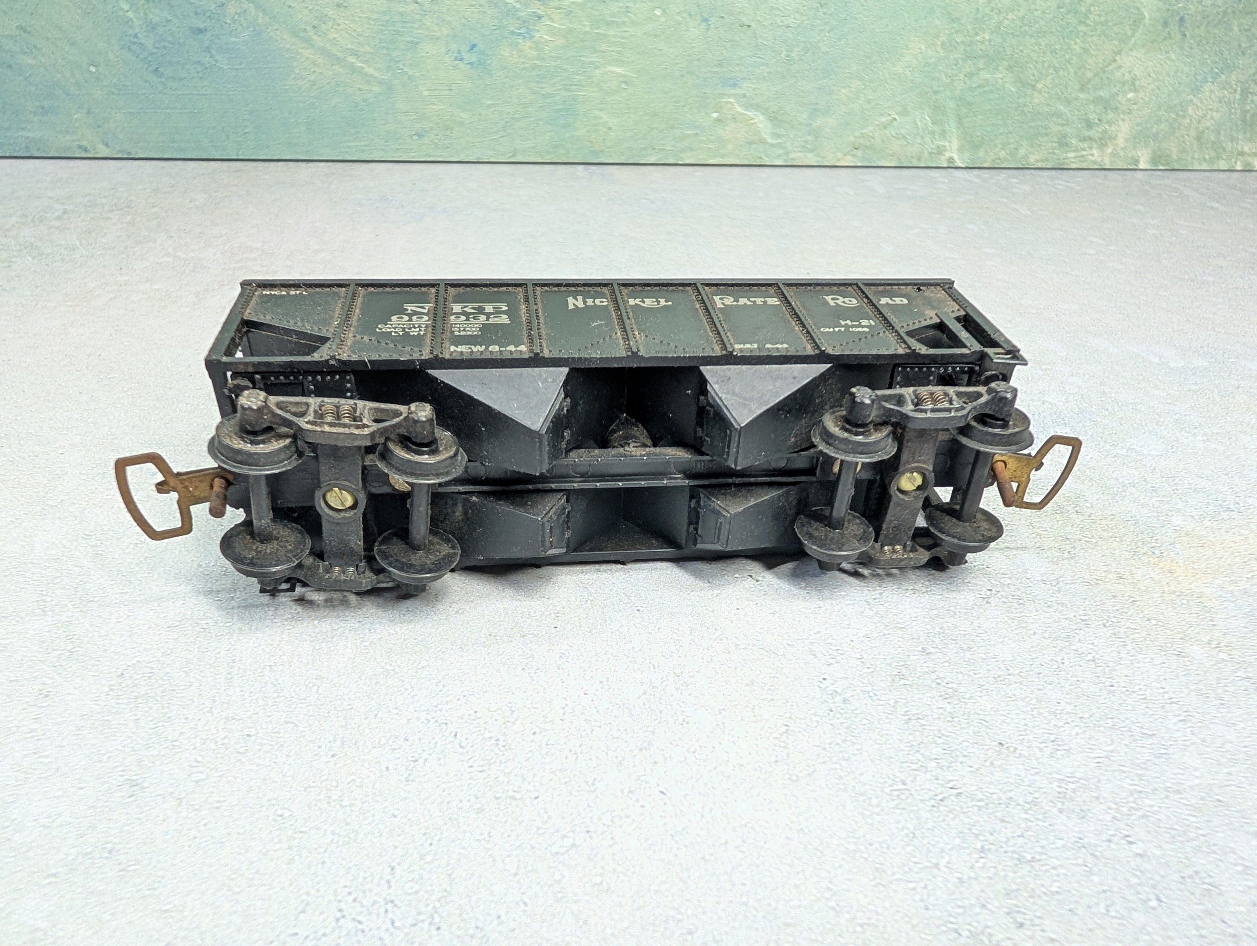 USED Varney HO Scale 2 Bay Covered Hopper Nickel Plate Road NKP #99932 Euro Couplers