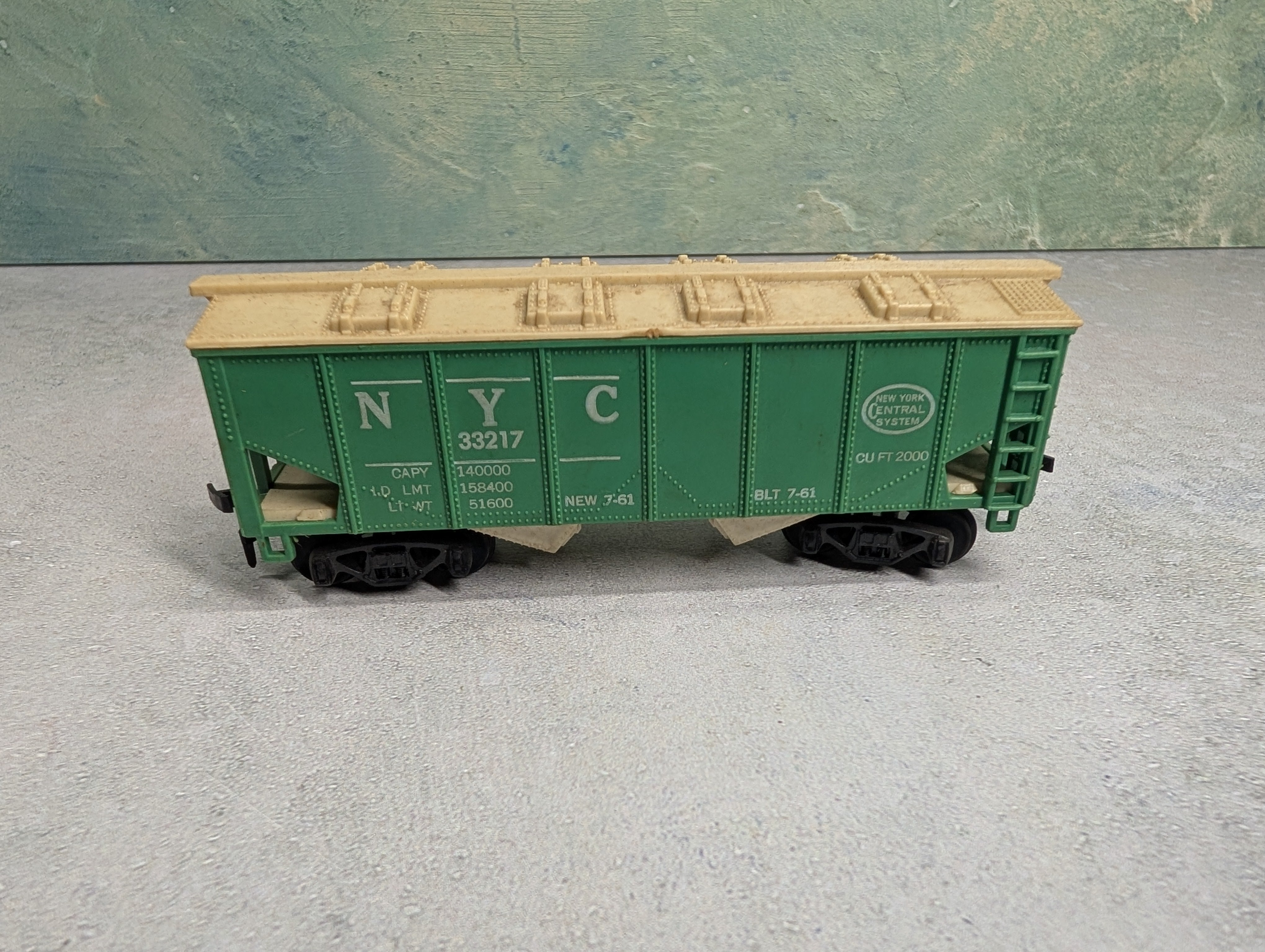 USED American Flyer HO Scale 2 Bay Covered Hopper New York Central NYC #33217