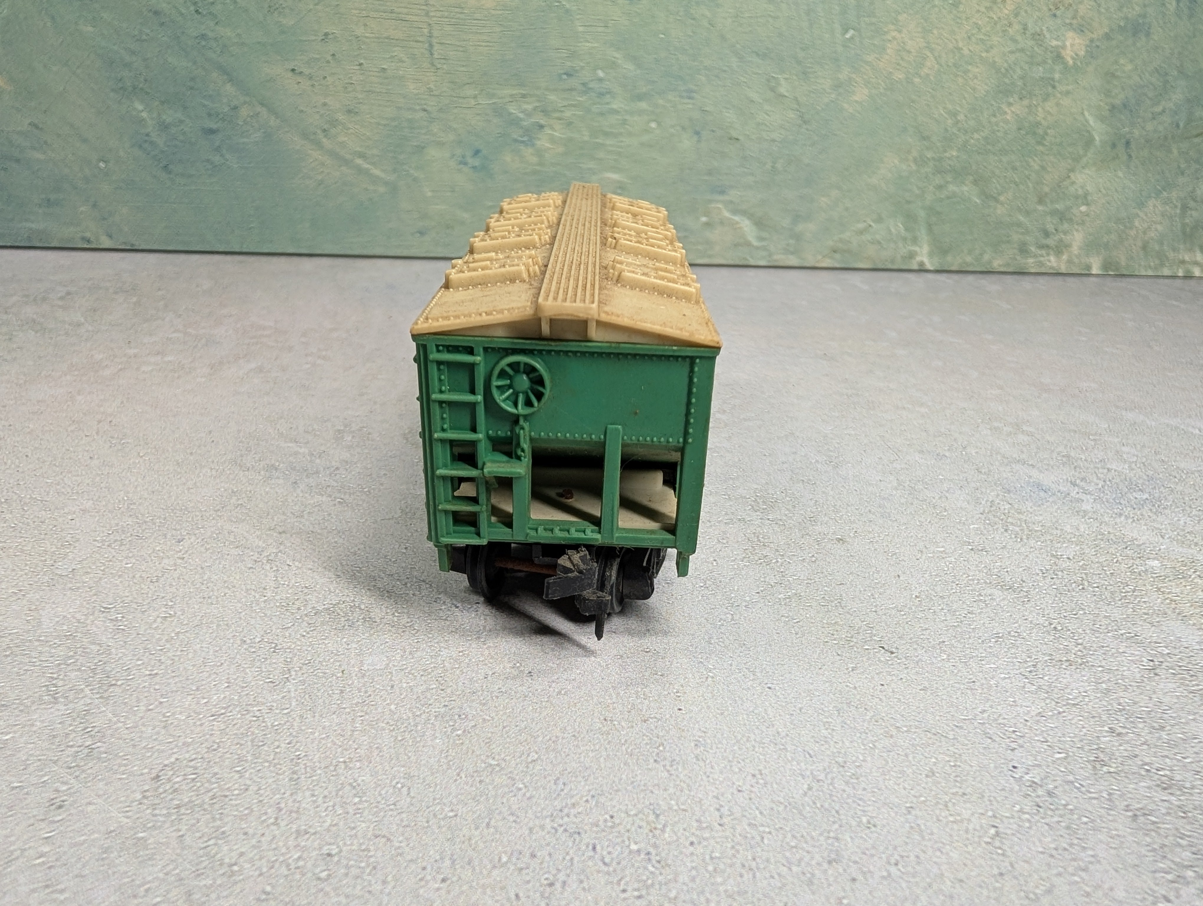 USED American Flyer HO Scale 2 Bay Covered Hopper New York Central NYC #33217