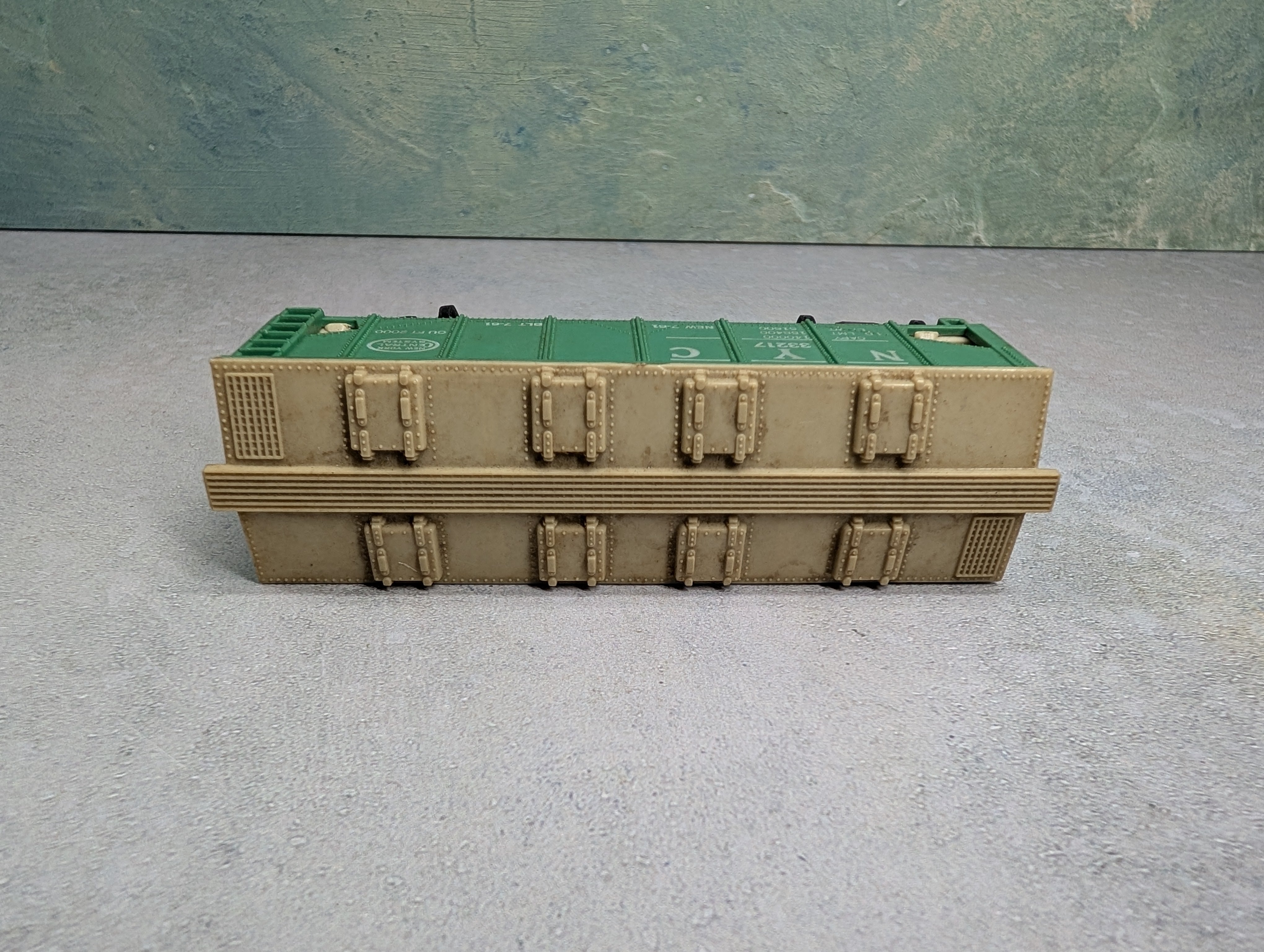 USED American Flyer HO Scale 2 Bay Covered Hopper New York Central NYC #33217
