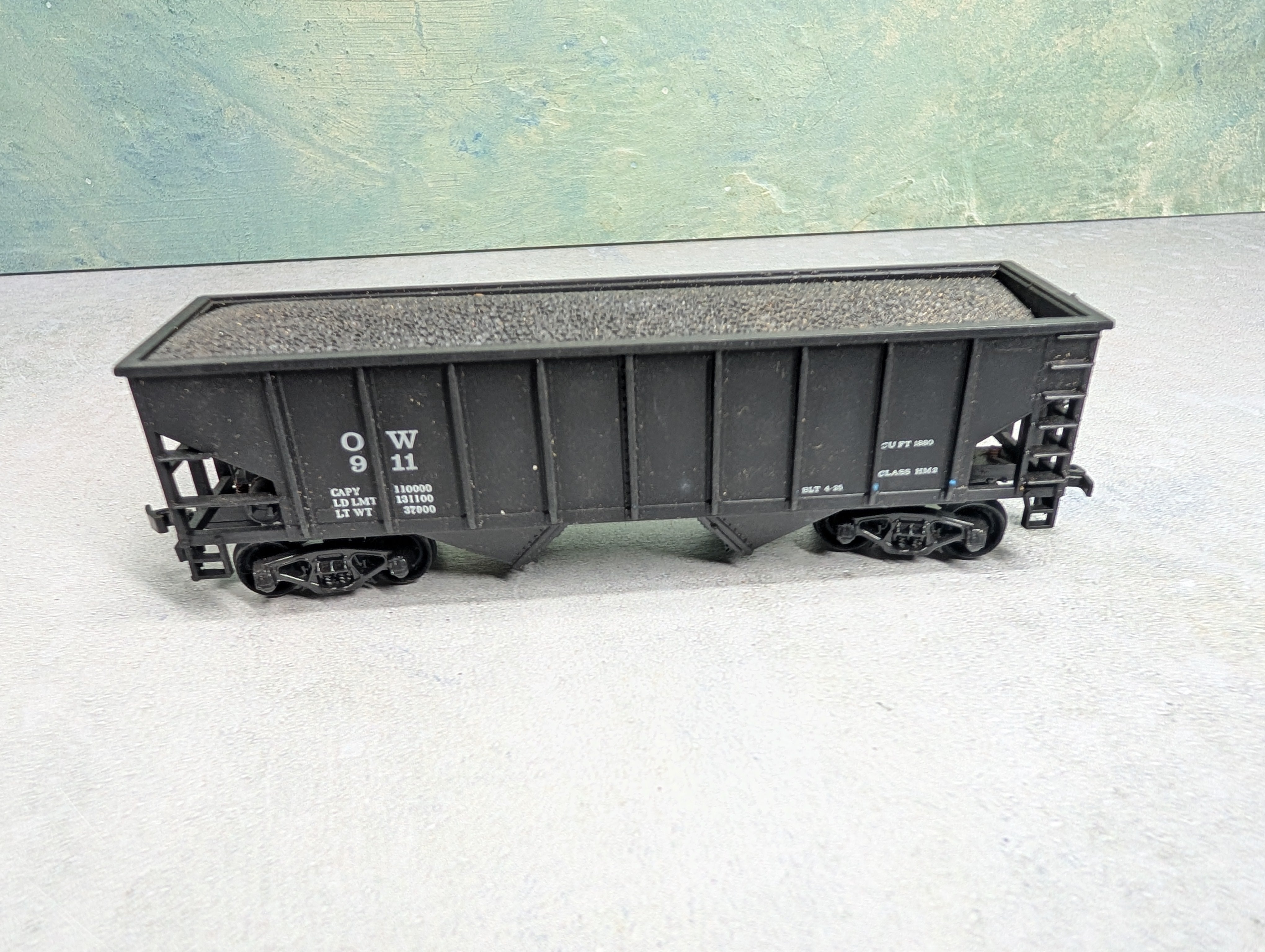 USED HO Scale 2 Bay Hopper OW #911 w/ Coal Load