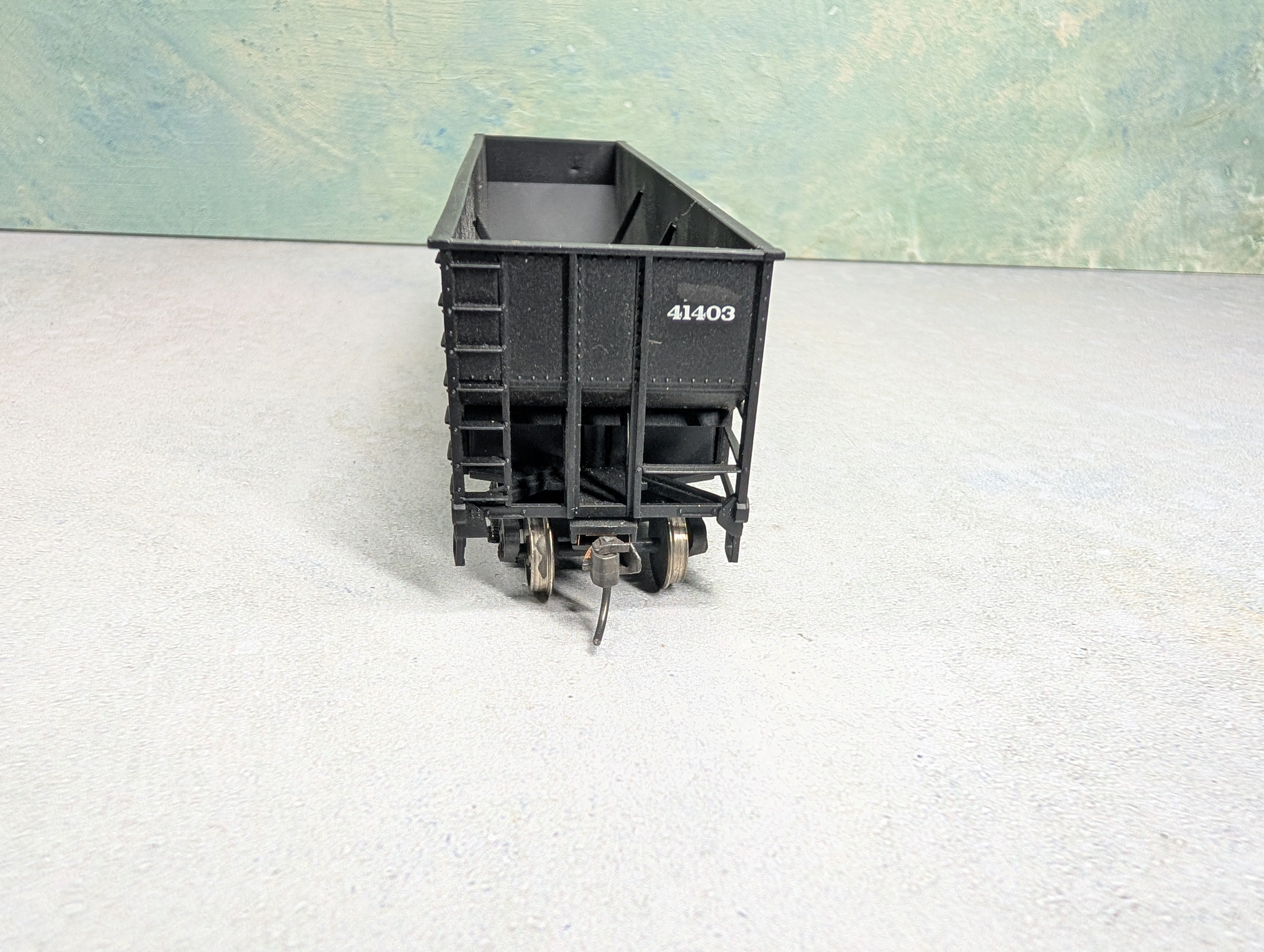 USED Bachmann HO Scale 100 Ton Hopper Ex-Reading #41403 Custom Paint Out (Modern Car)