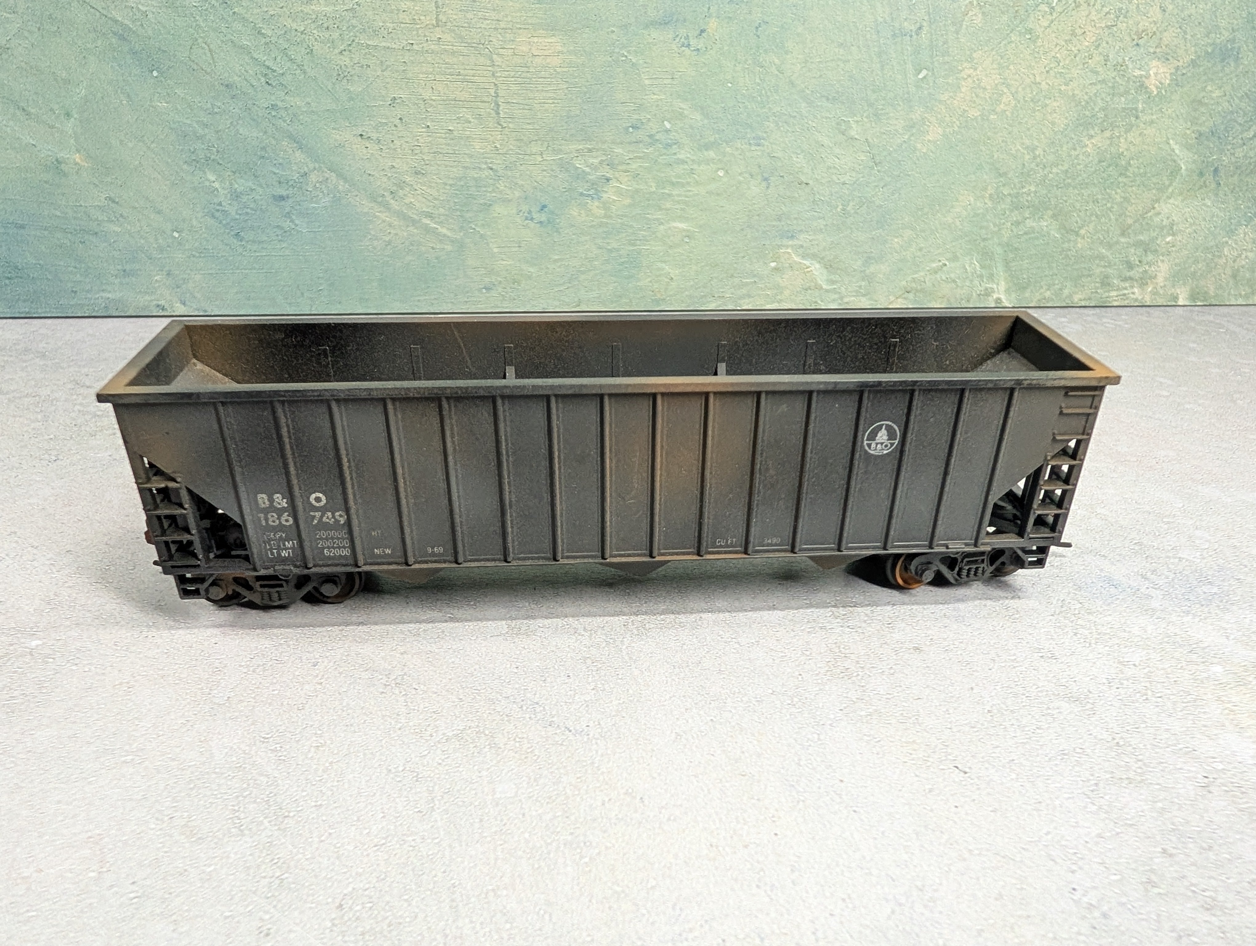 USED HO Scale 100 Ton Hopper Baltimore and Ohio B&O #186749 Custom Weathered