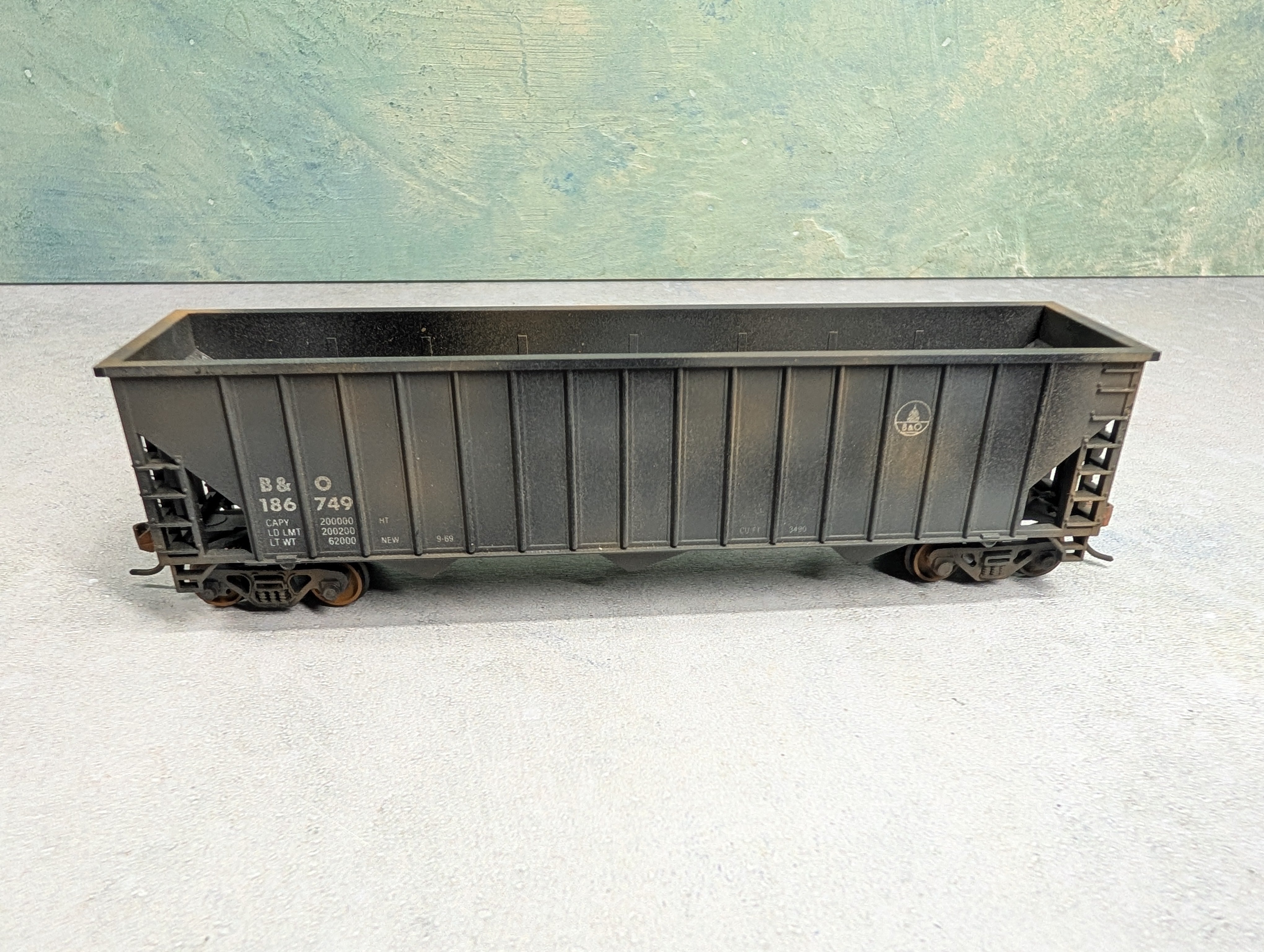 USED HO Scale 100 Ton Hopper Baltimore and Ohio B&O #186749 Custom Weathered