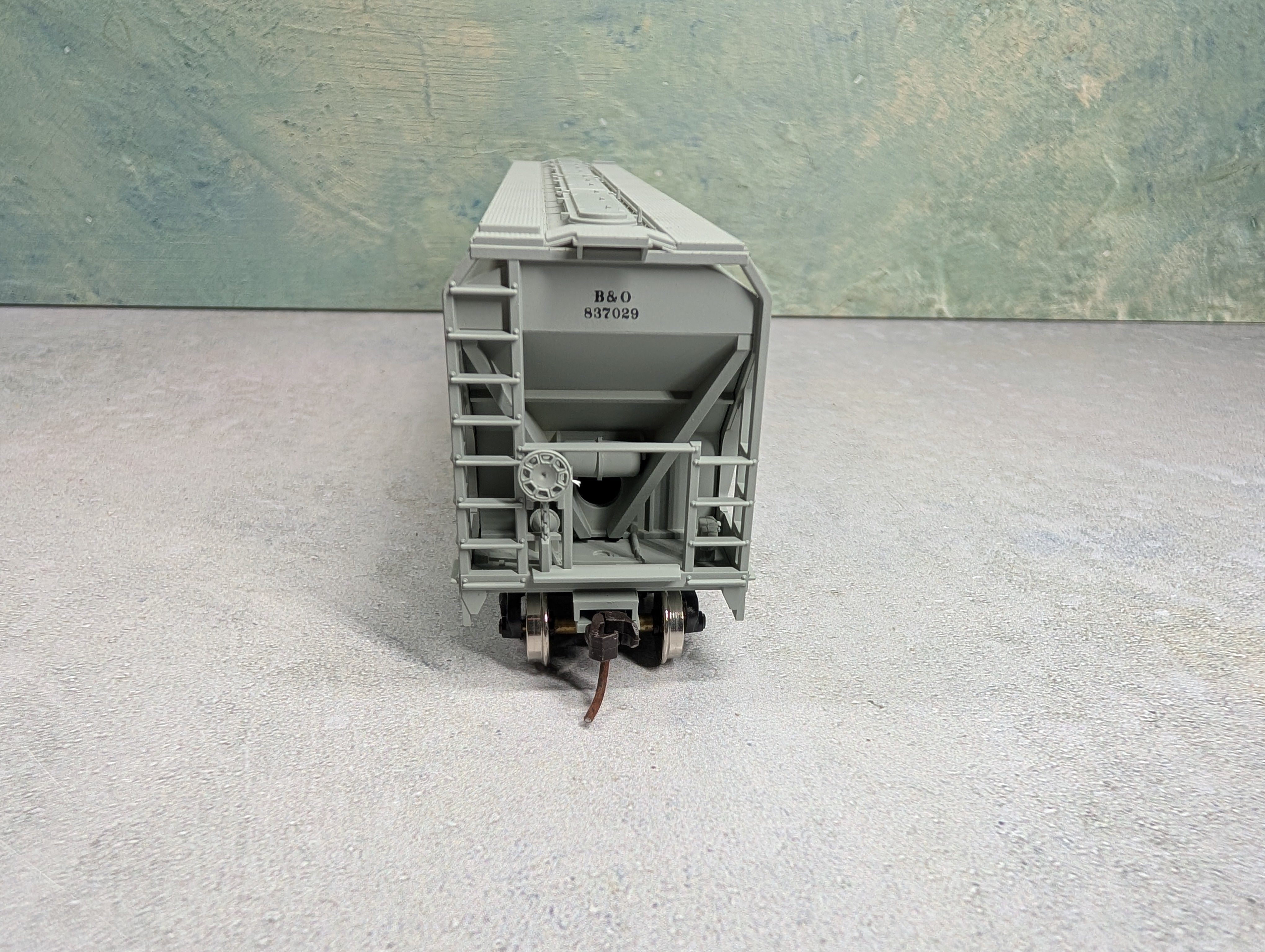 USED Accurail HO Scale 3 Bay Covered Hopper Baltimore and Ohio B&O #837029