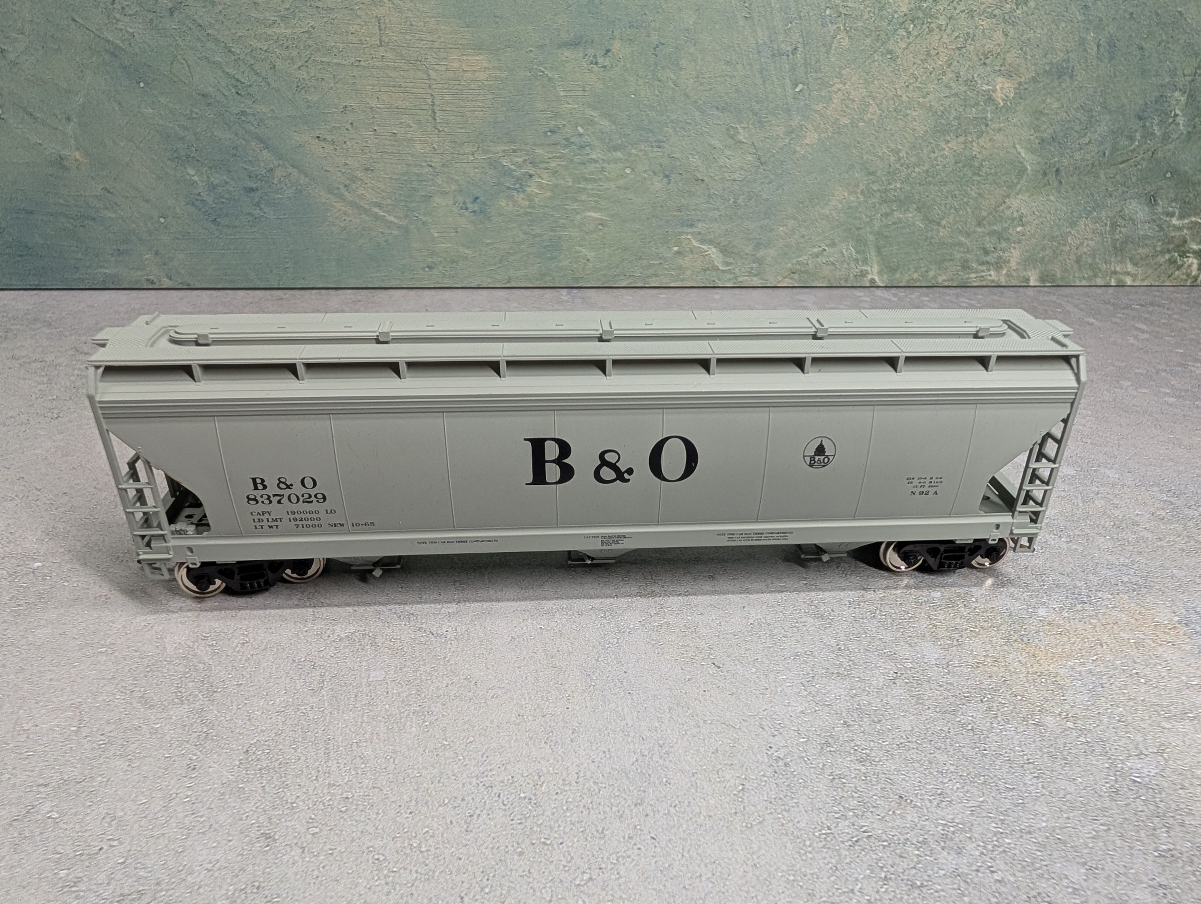 USED Accurail HO Scale 3 Bay Covered Hopper Baltimore and Ohio B&O #837029