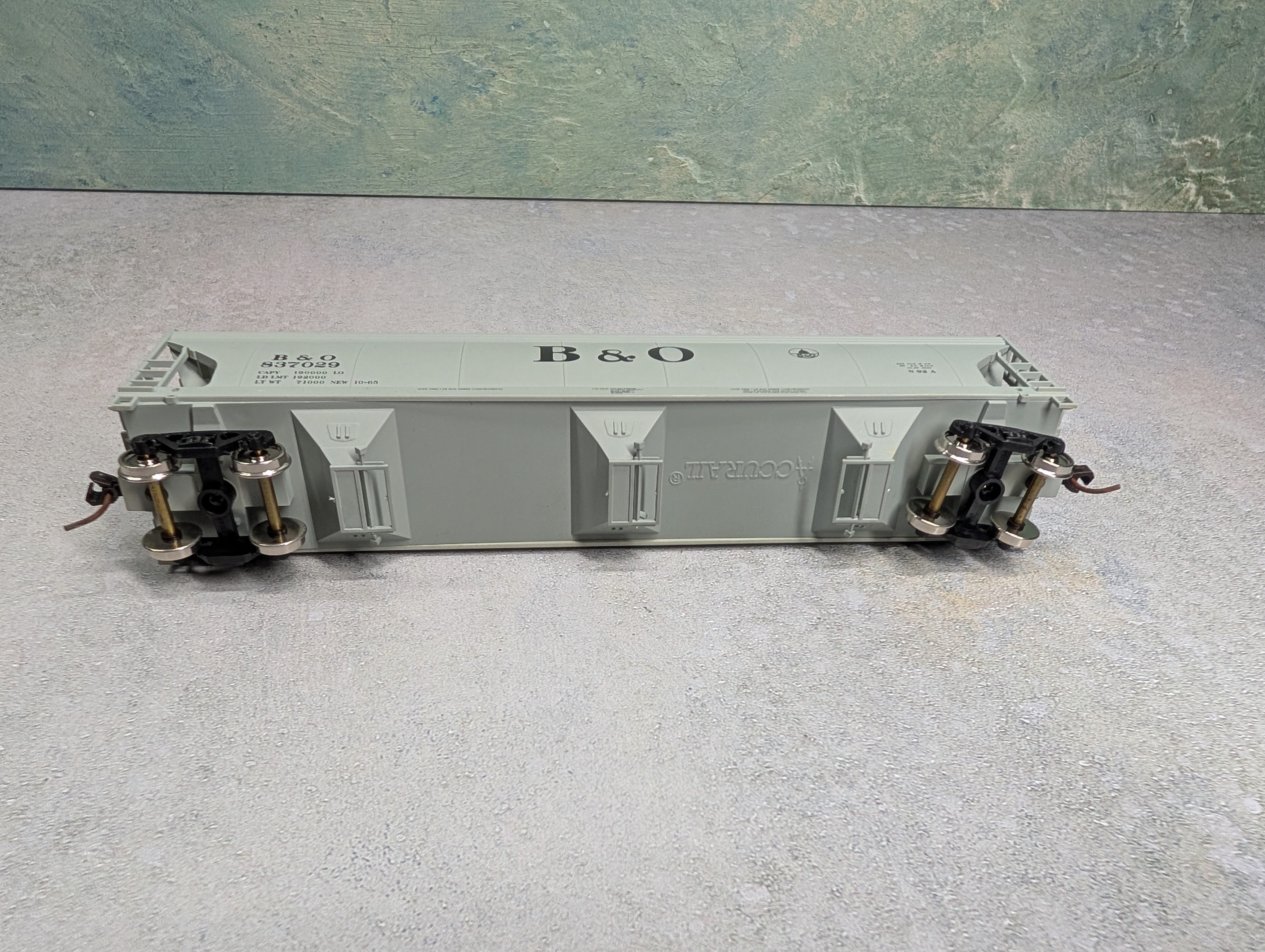 USED Accurail HO Scale 3 Bay Covered Hopper Baltimore and Ohio B&O #837029