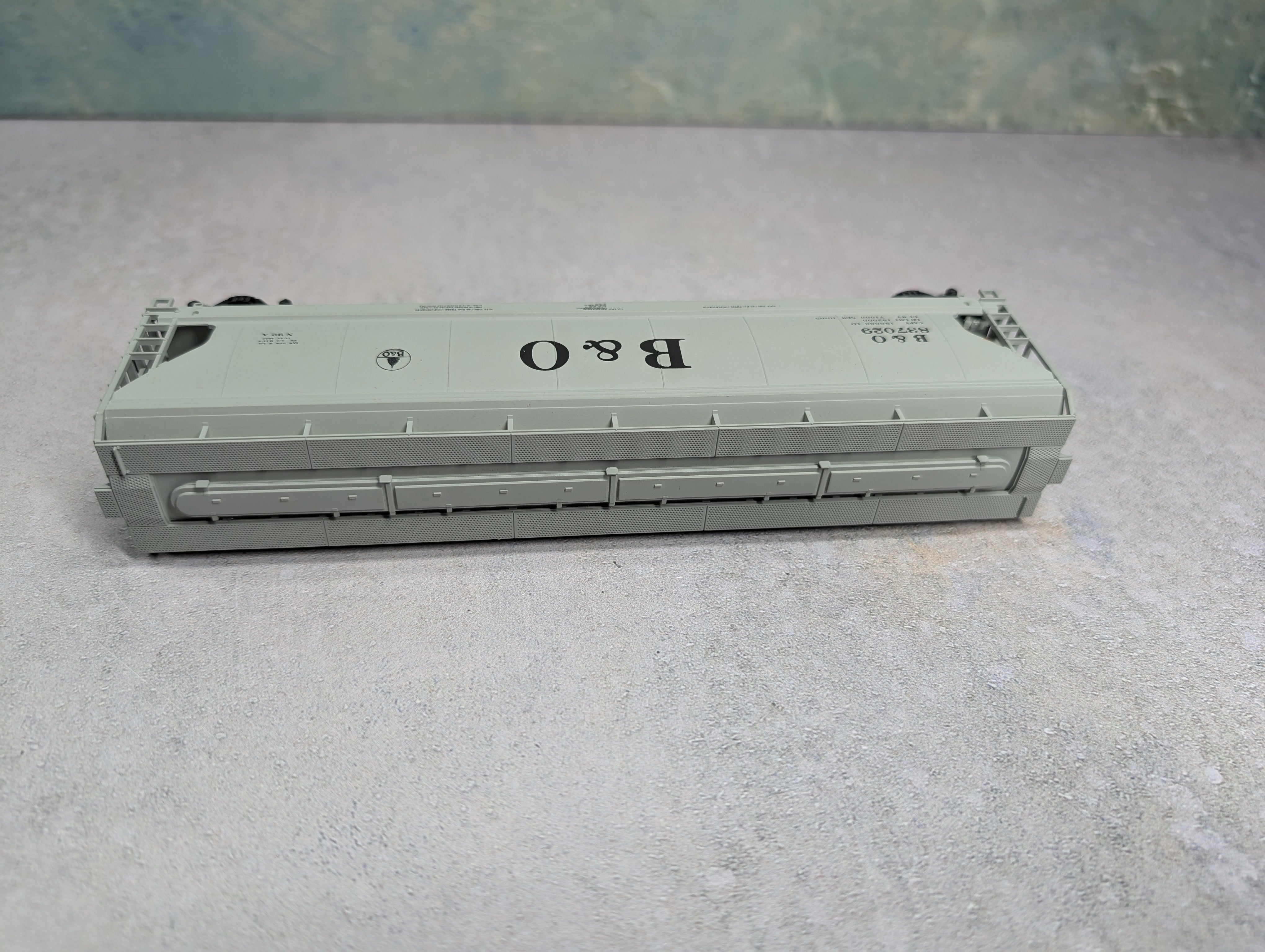 USED Accurail HO Scale 3 Bay Covered Hopper Baltimore and Ohio B&O #837029