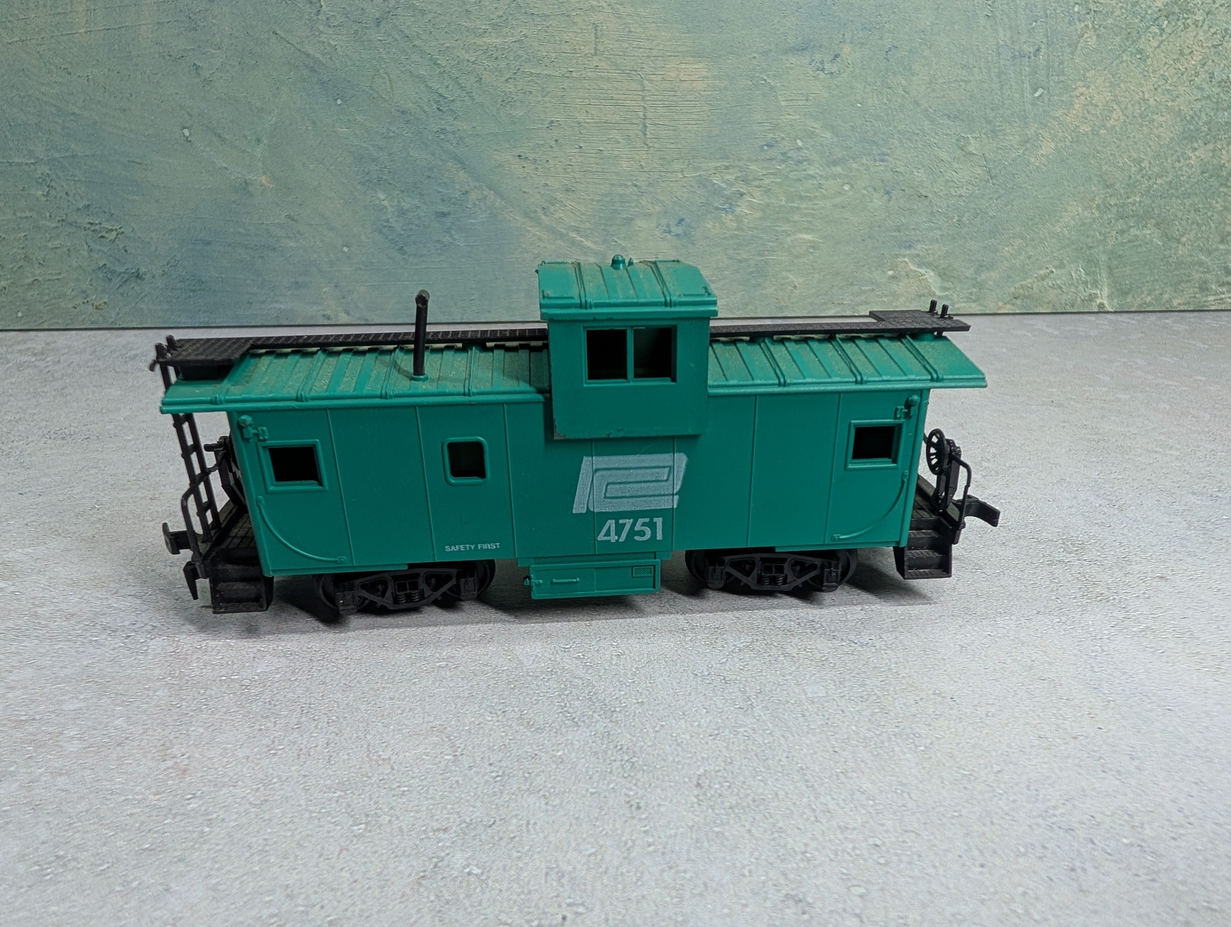 USED AHM HO Scale Caboose Penn Central #4751