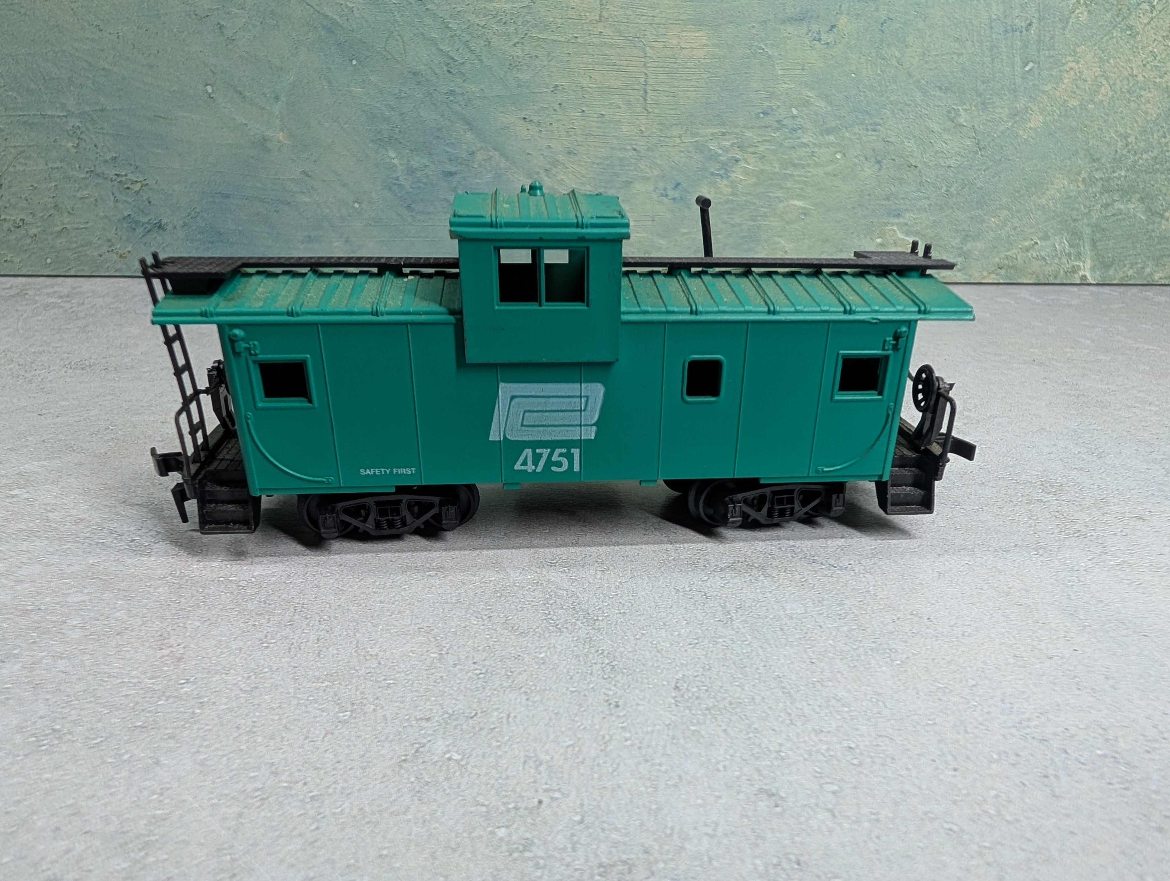 USED AHM HO Scale Caboose Penn Central #4751