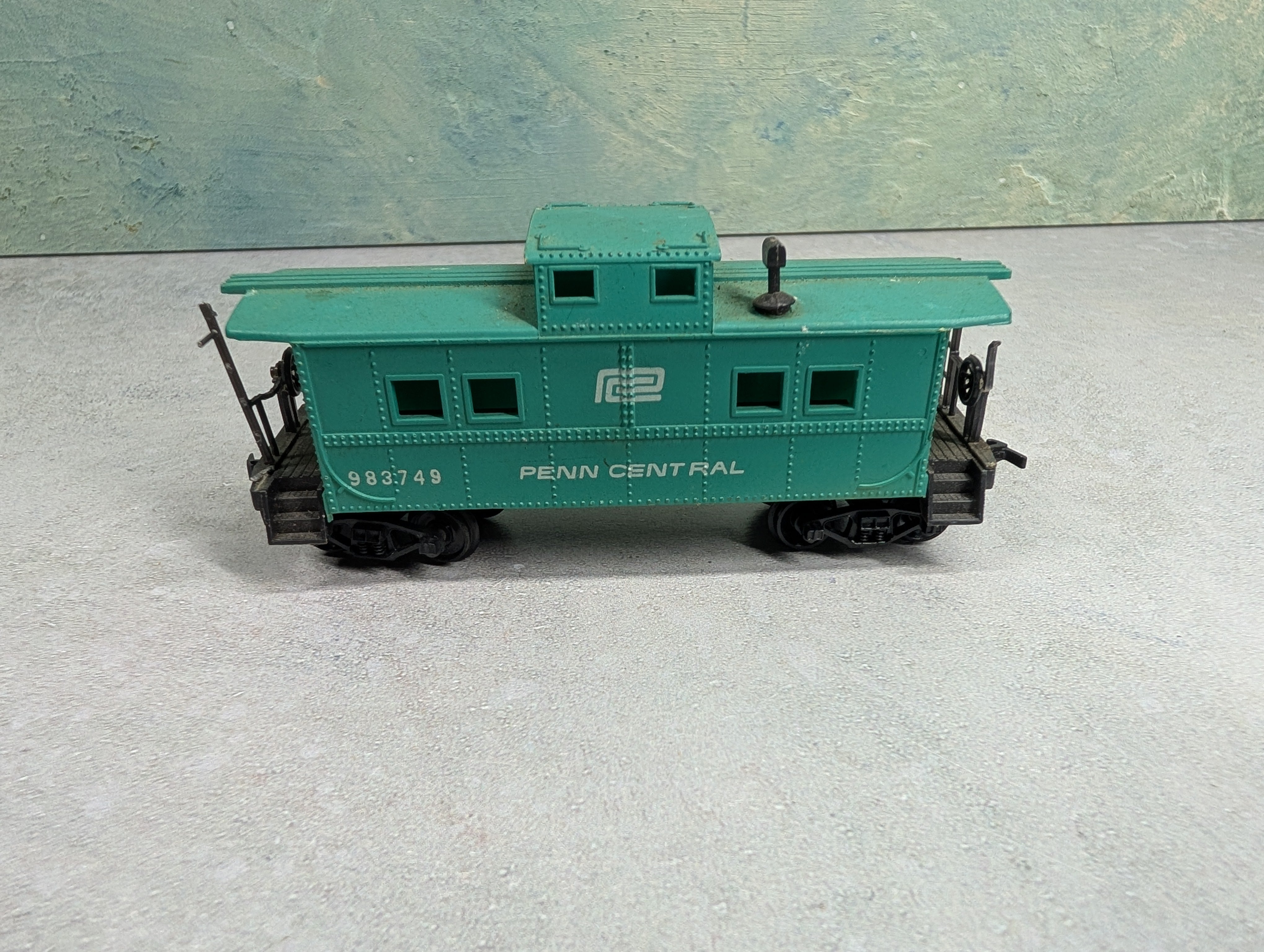USED HO Scale Caboose Penn Central #983749