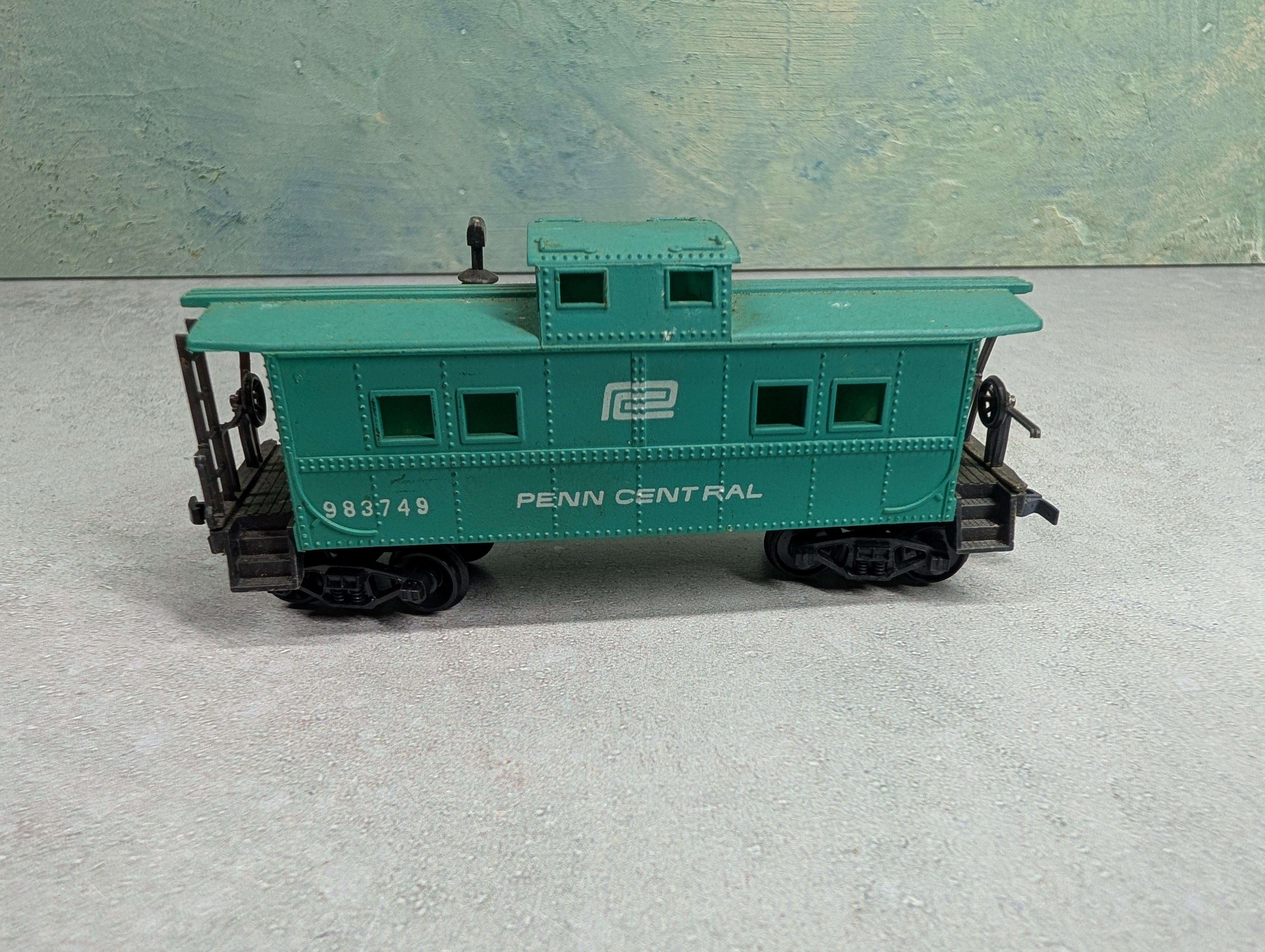 USED HO Scale Caboose Penn Central #983749