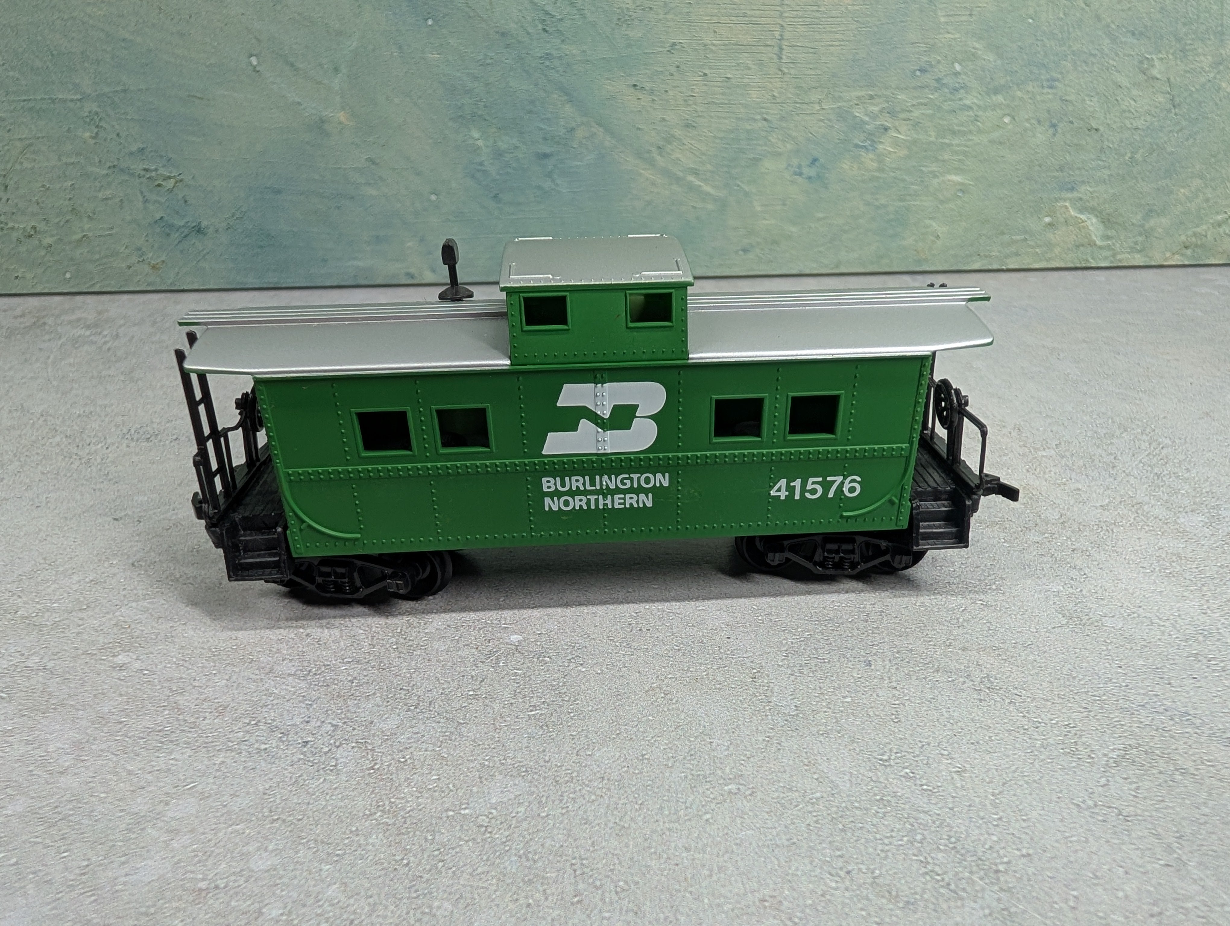 USED Life-Like HO Scale Caboose Burlington Northern #41576
