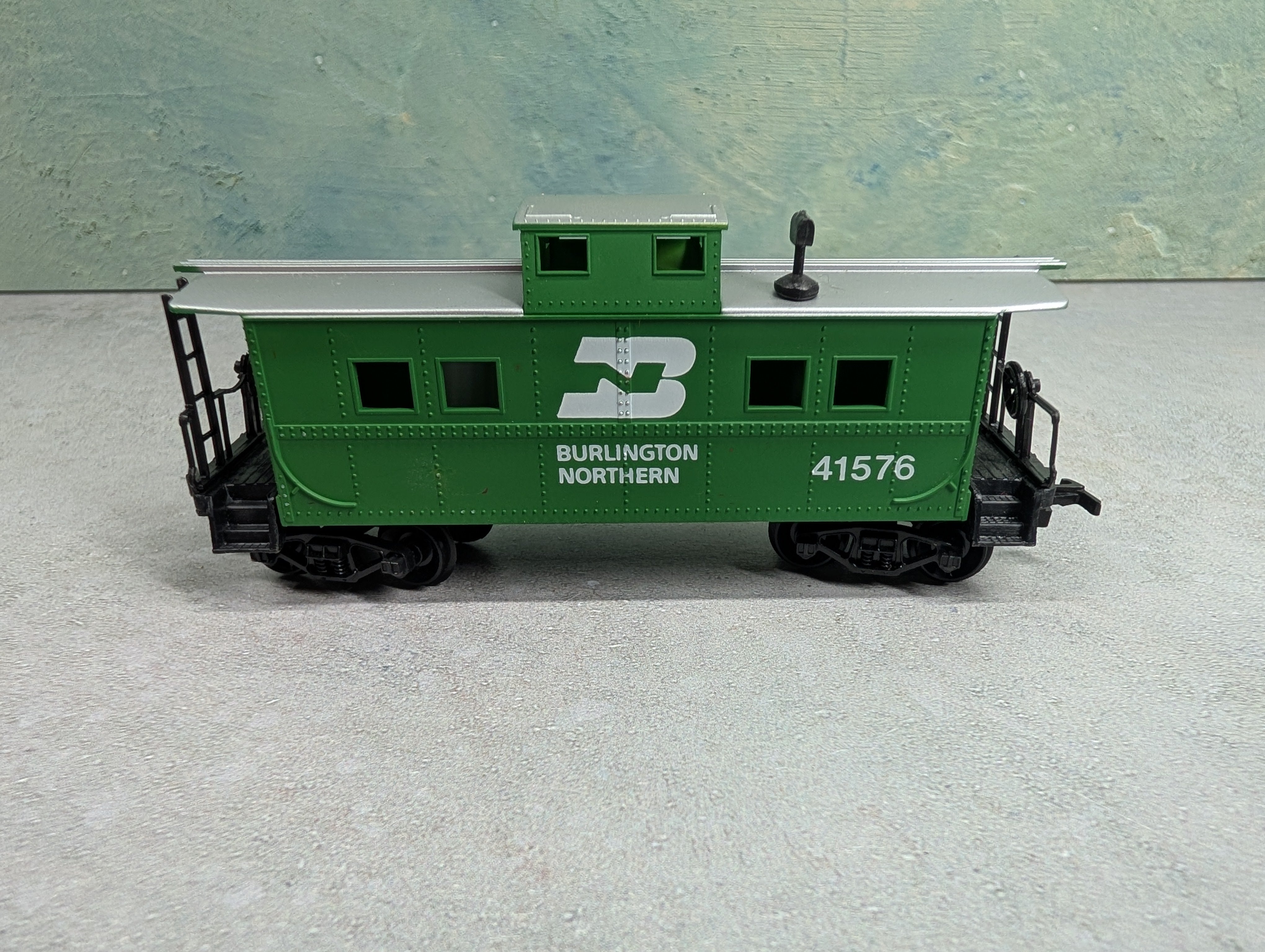 USED Life-Like HO Scale Caboose Burlington Northern #41576