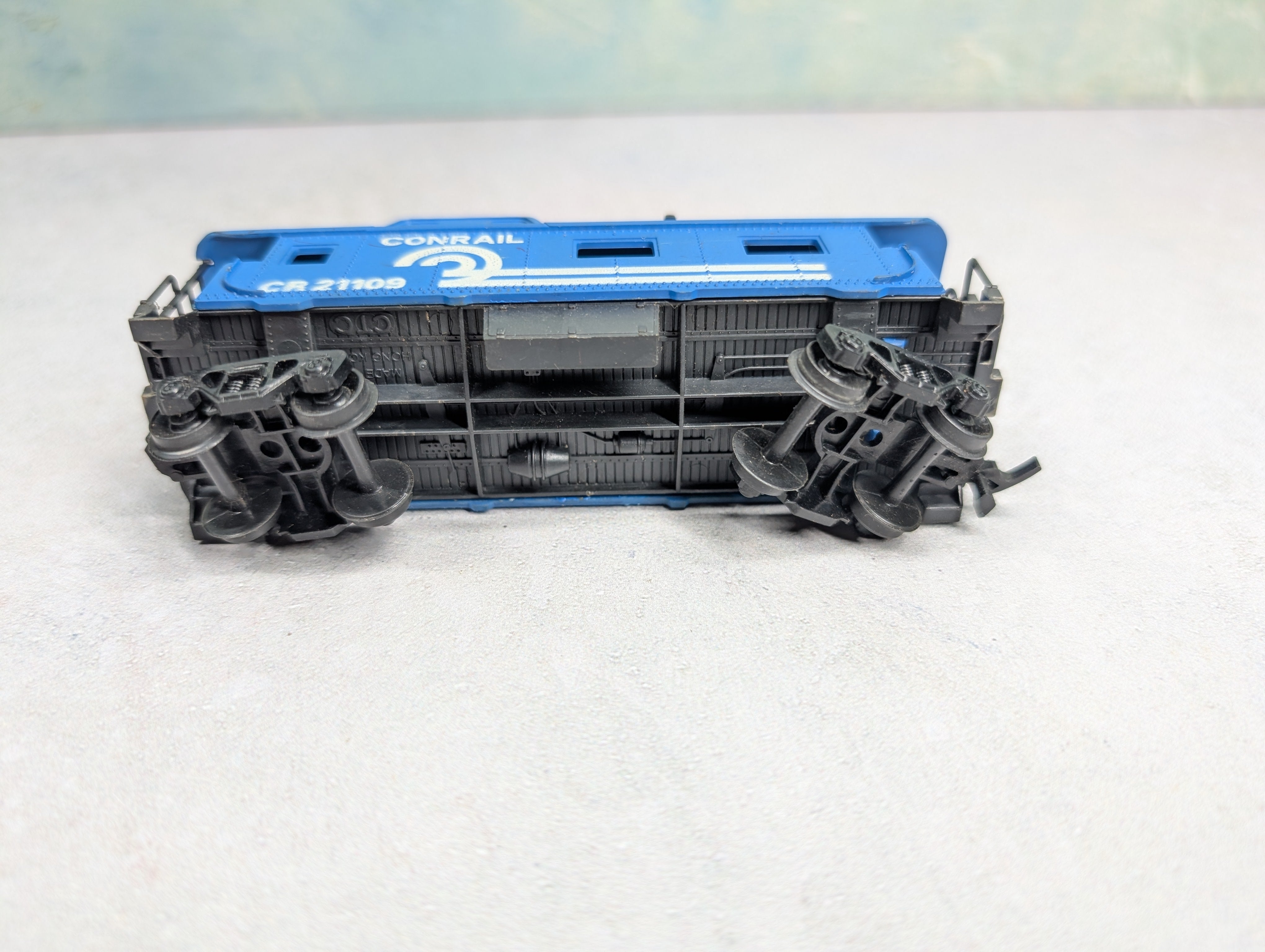 USED CTC HO Scale Caboose Conrail CR #21109