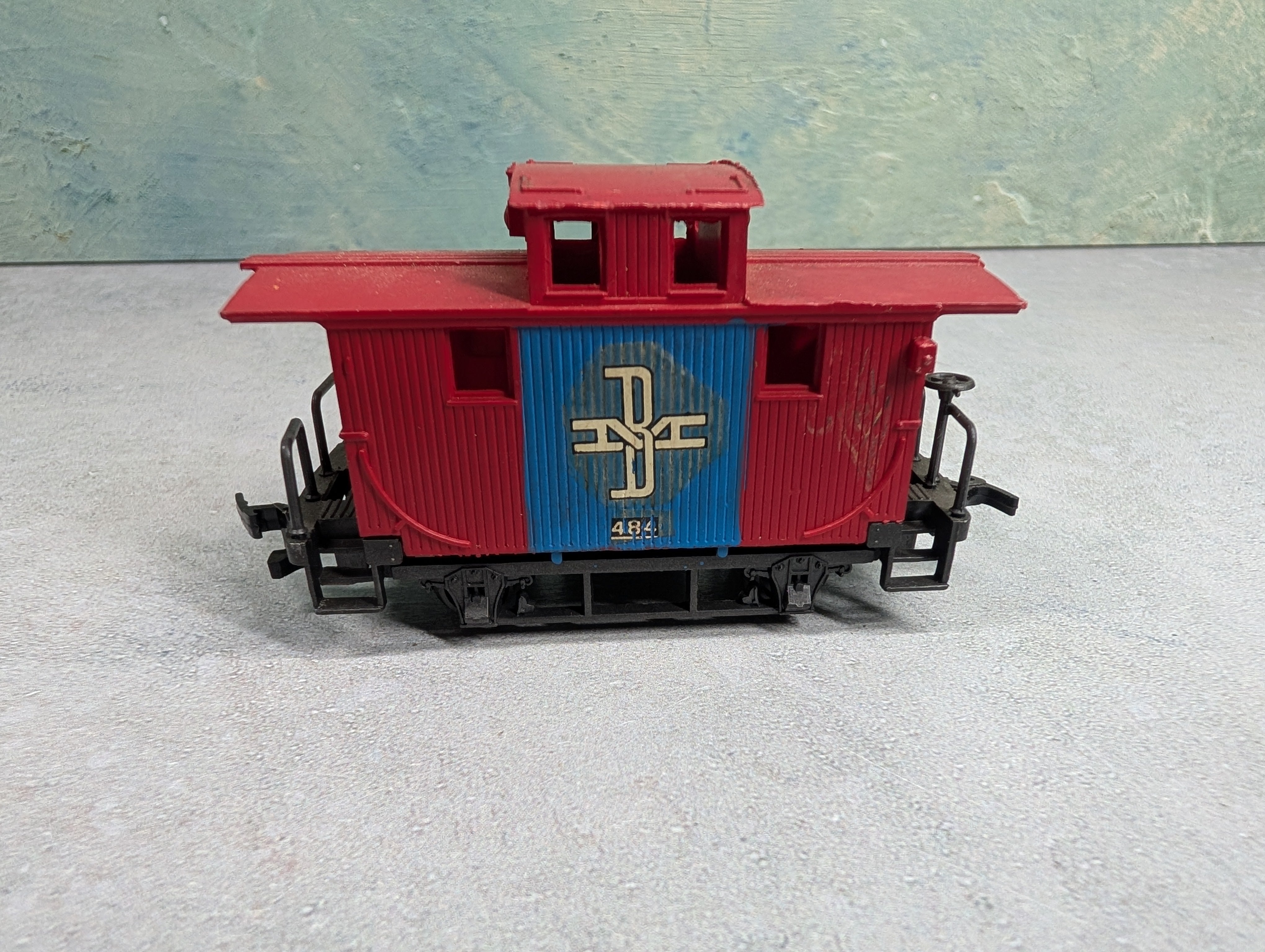 USED Rivarossi HO Scale Bobber Caboose Boston and Maine #484 Custom