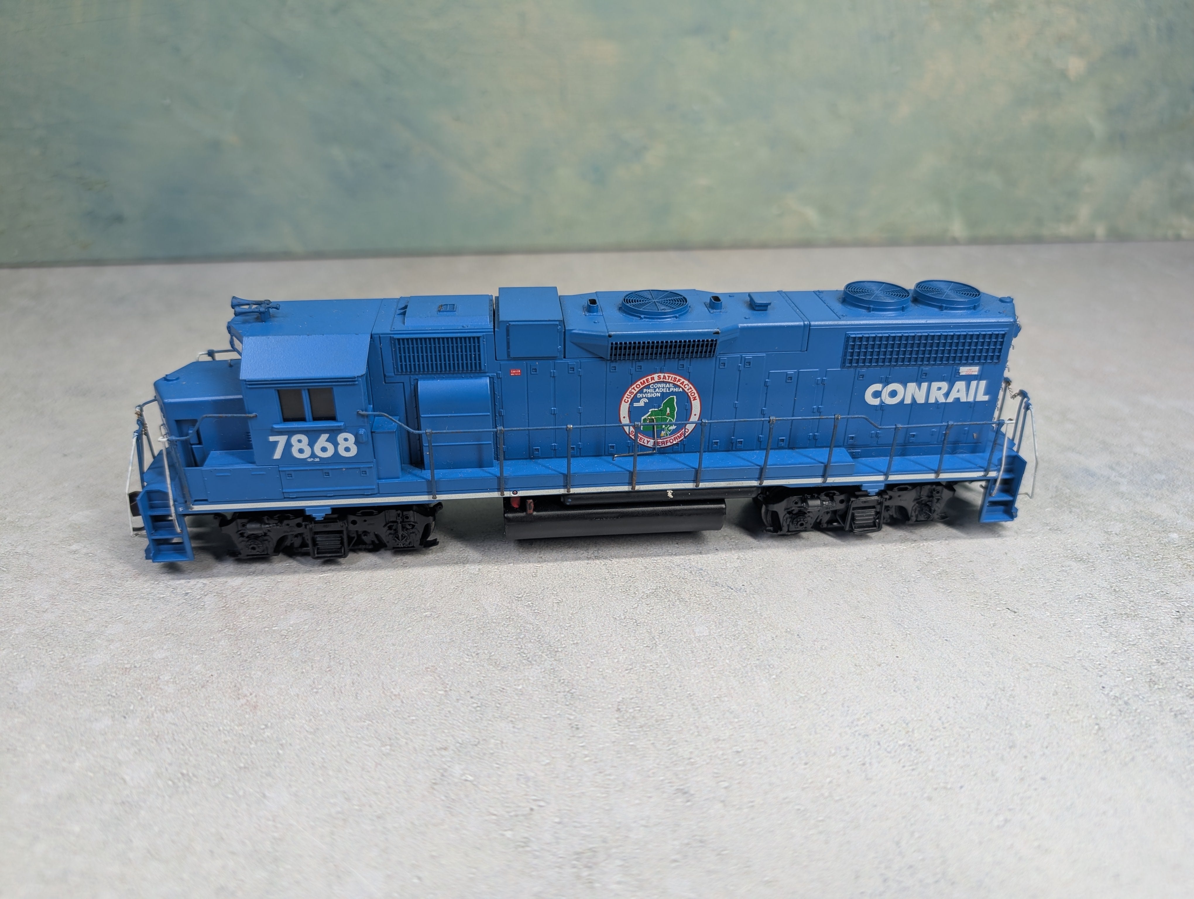 USED Athearn HO Scale GP-38 Diesel Locomotive Conrail #7868 Philly Div, Runs DC
