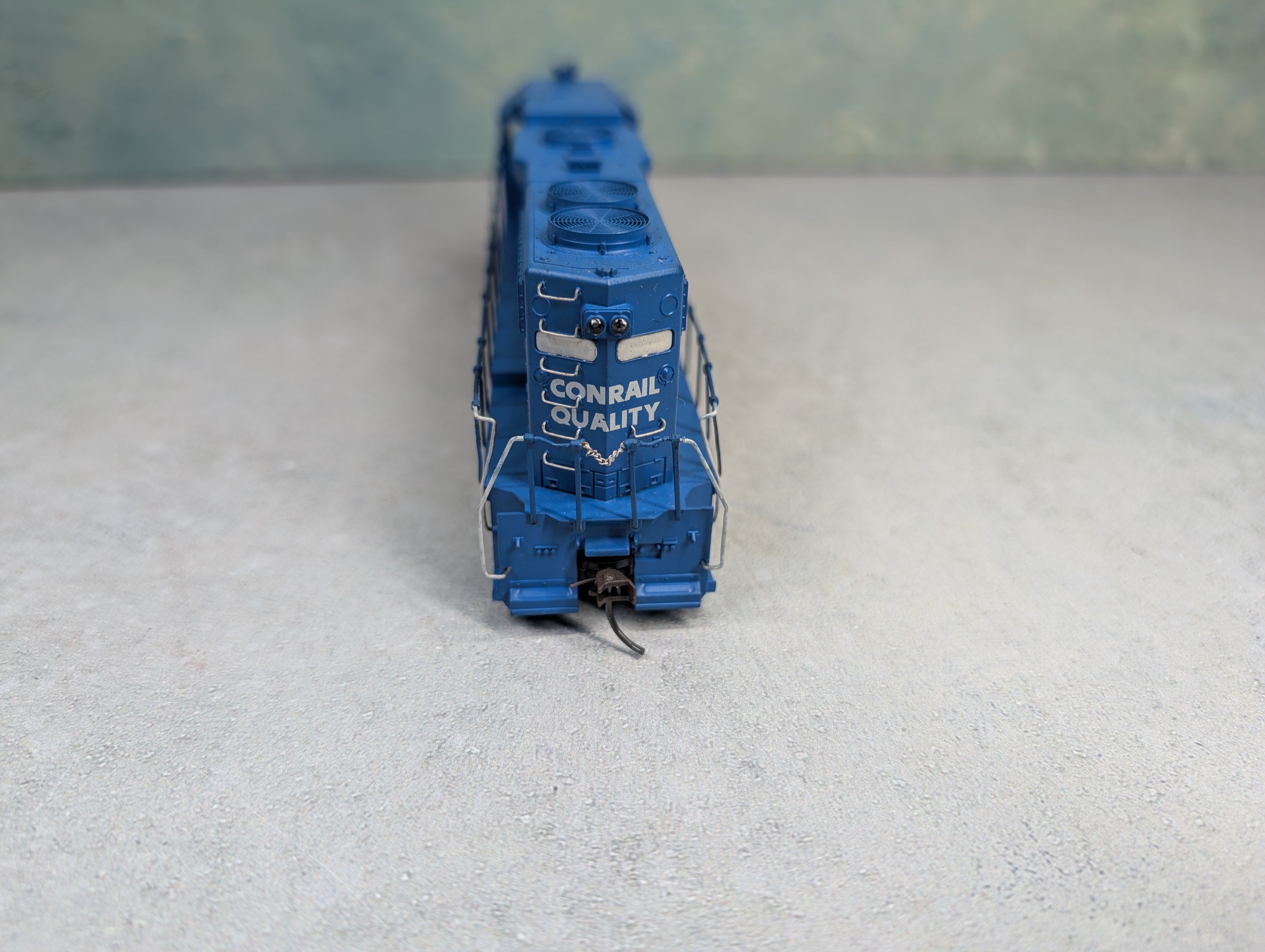 USED Athearn HO Scale GP-38 Diesel Locomotive Conrail #7868 Philly Div, Runs DC