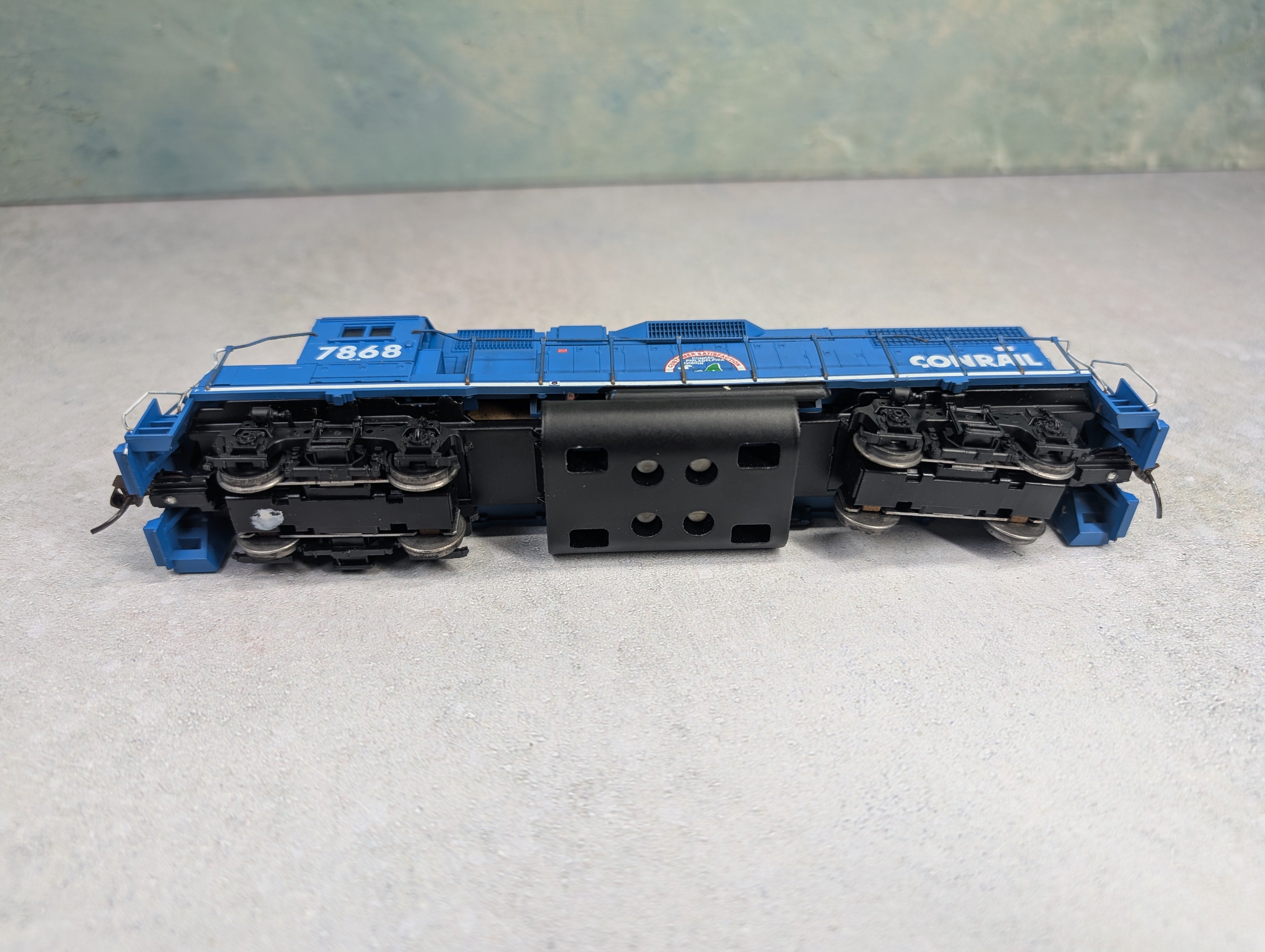 USED Athearn HO Scale GP-38 Diesel Locomotive Conrail #7868 Philly Div, Runs DC