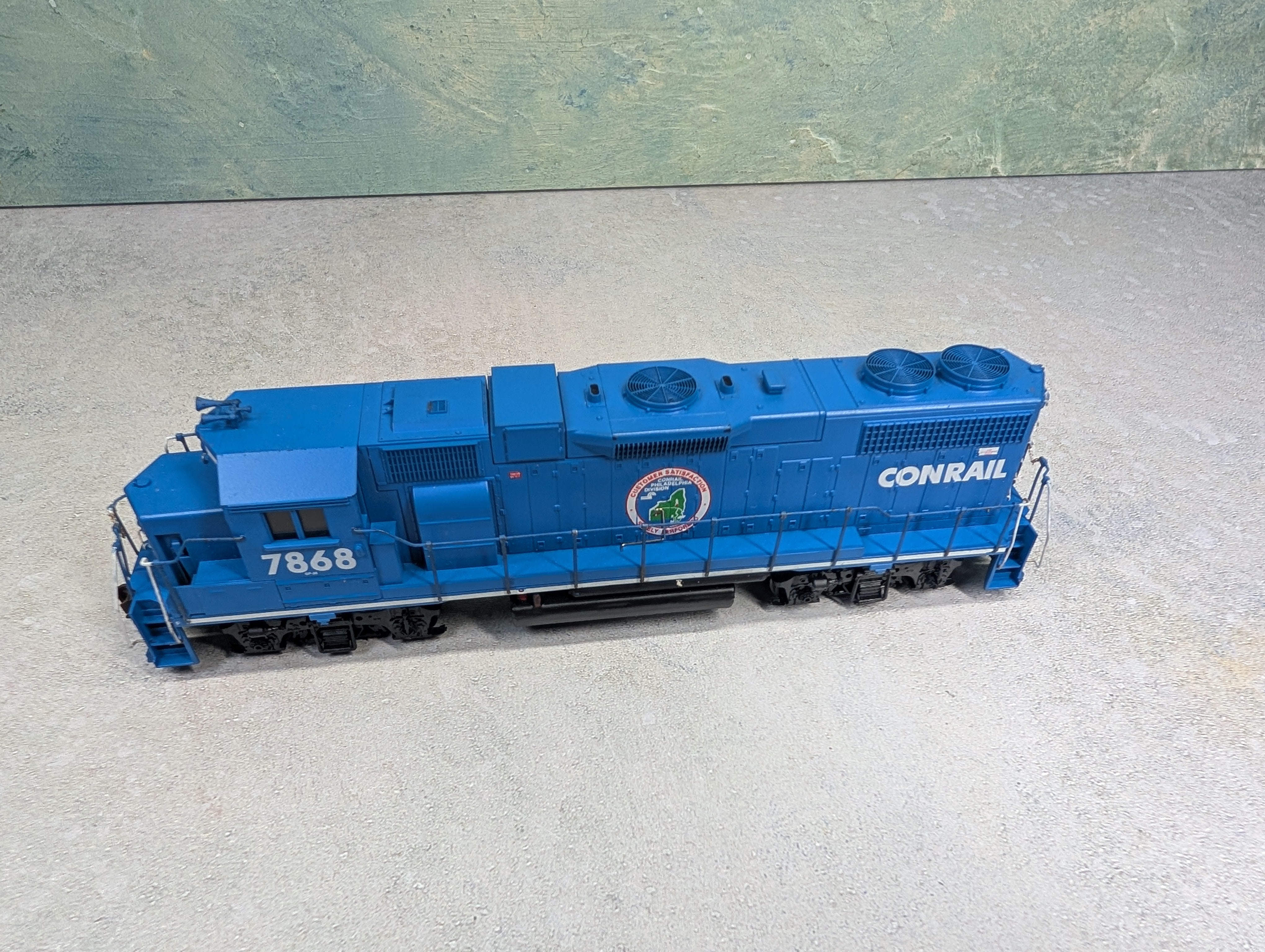 USED Athearn HO Scale GP-38 Diesel Locomotive Conrail #7868 Philly Div, Runs DC