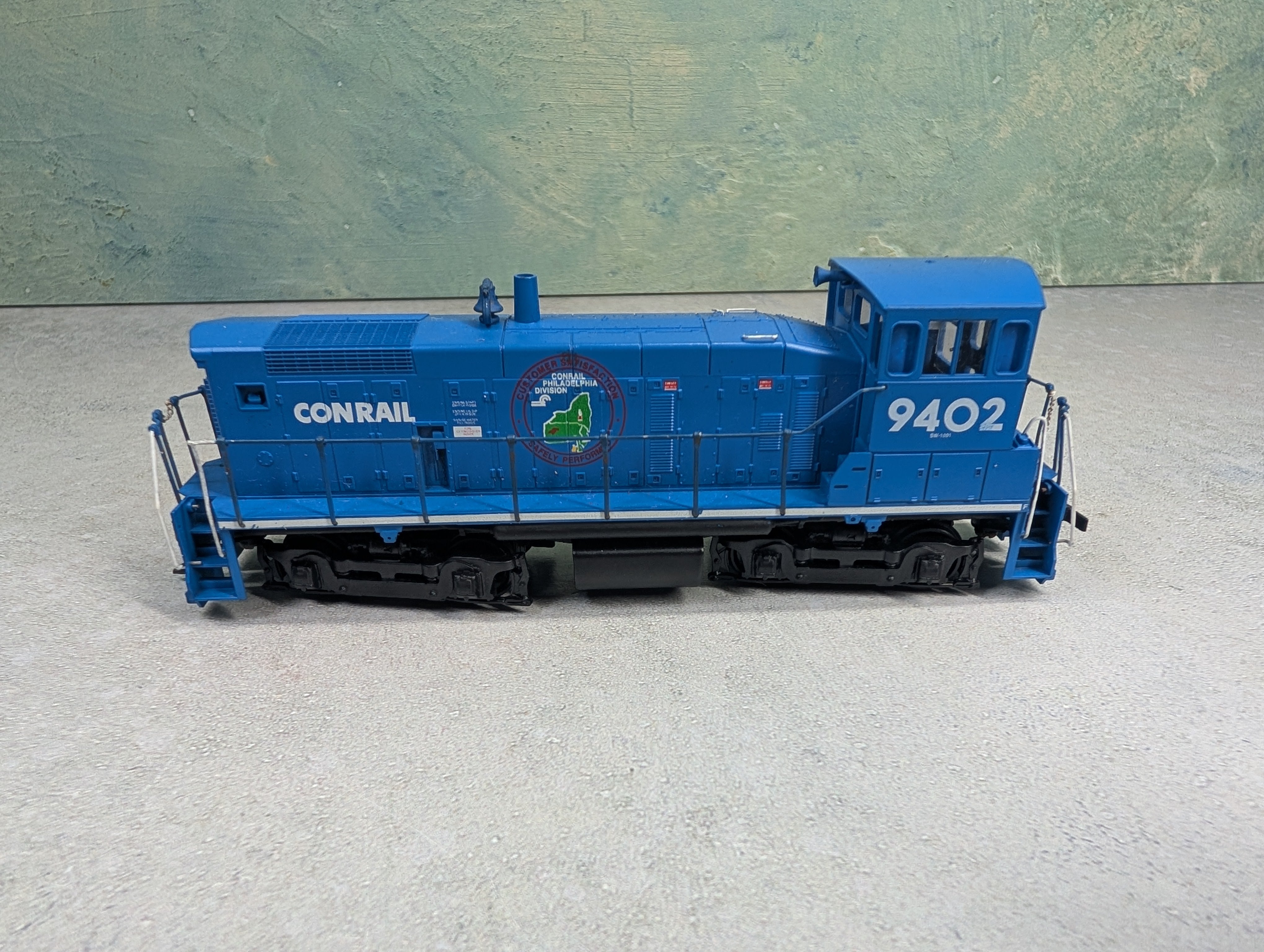 USED Athearn HO Scale SW1500 Diesel Locomotive Switcher Conrail #9402 Philly Div Unpowered
