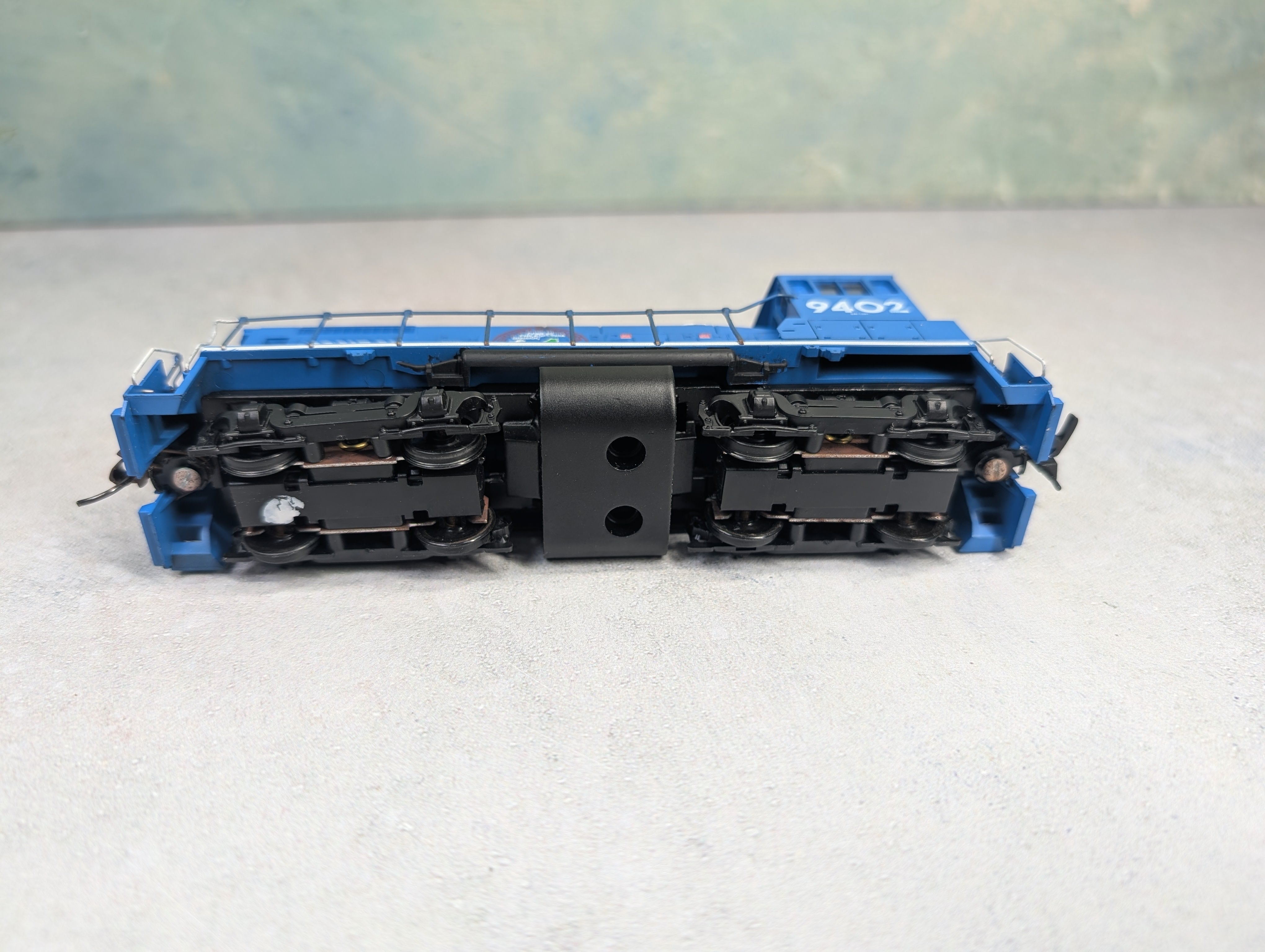 USED Athearn HO Scale SW1500 Diesel Locomotive Switcher Conrail #9402 Philly Div Unpowered