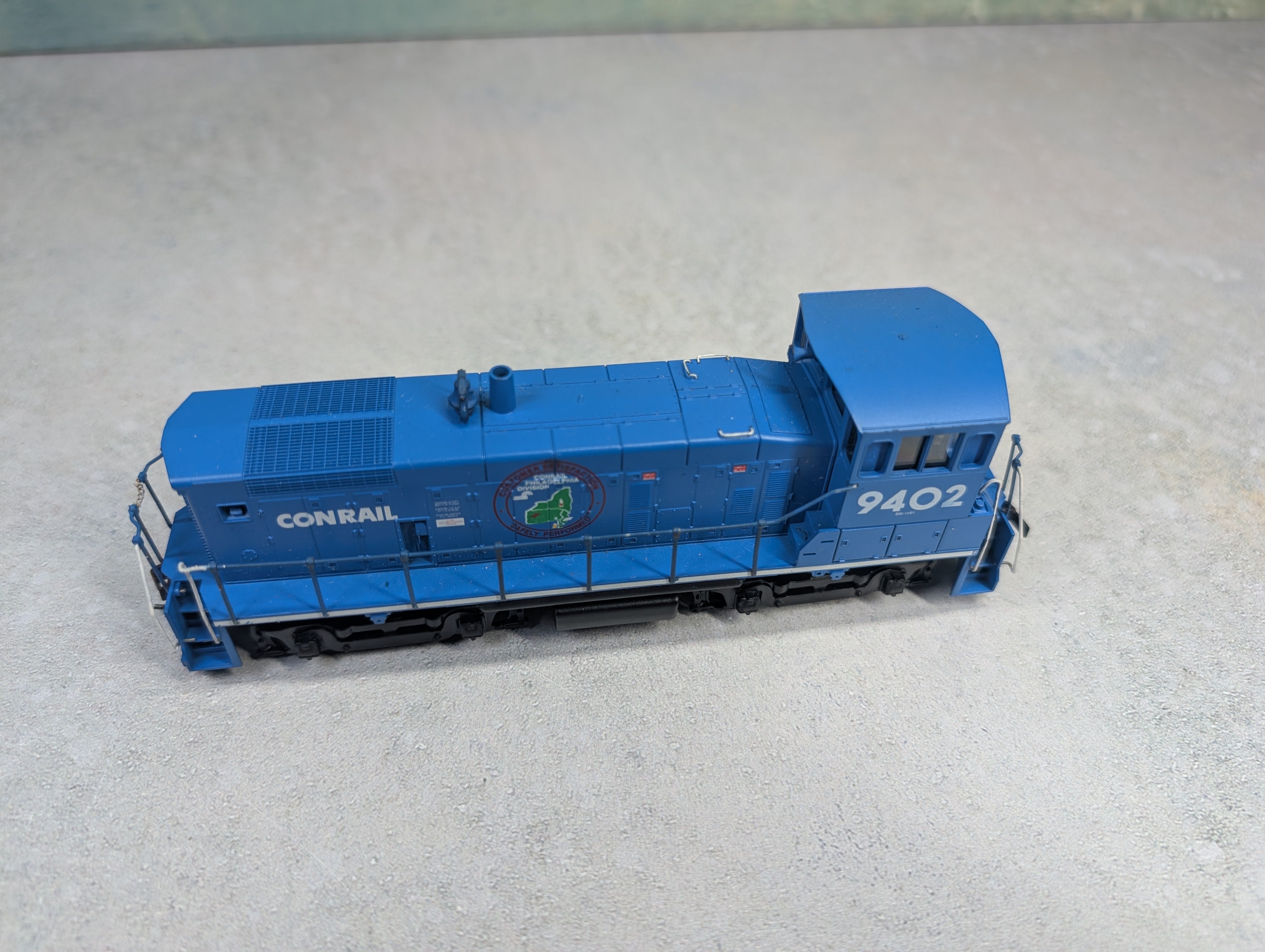 USED Athearn HO Scale SW1500 Diesel Locomotive Switcher Conrail #9402 Philly Div Unpowered