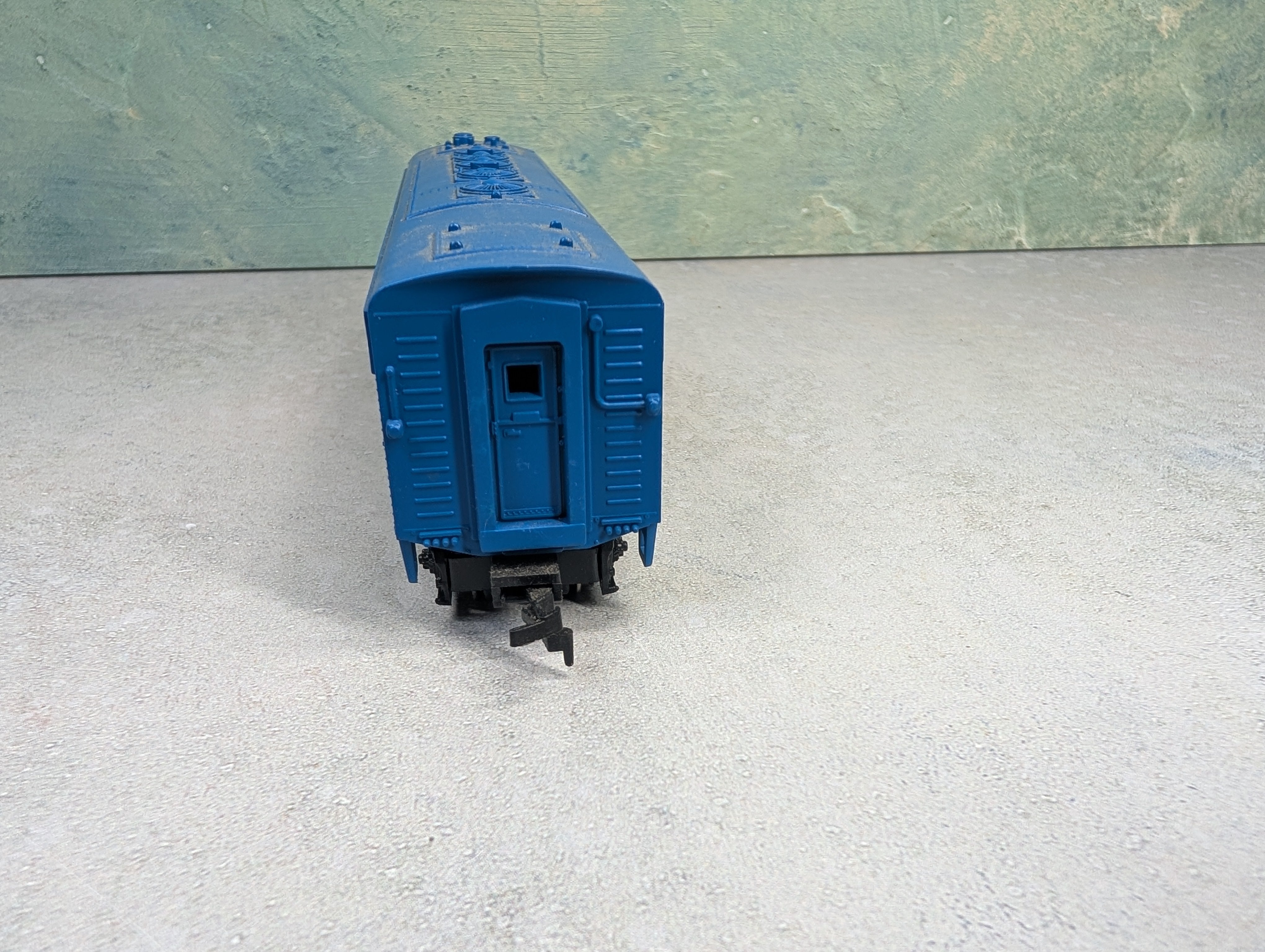 USED Mantua HO Scale F7B Diesel Locomotive Conrail #6303 Unpowered