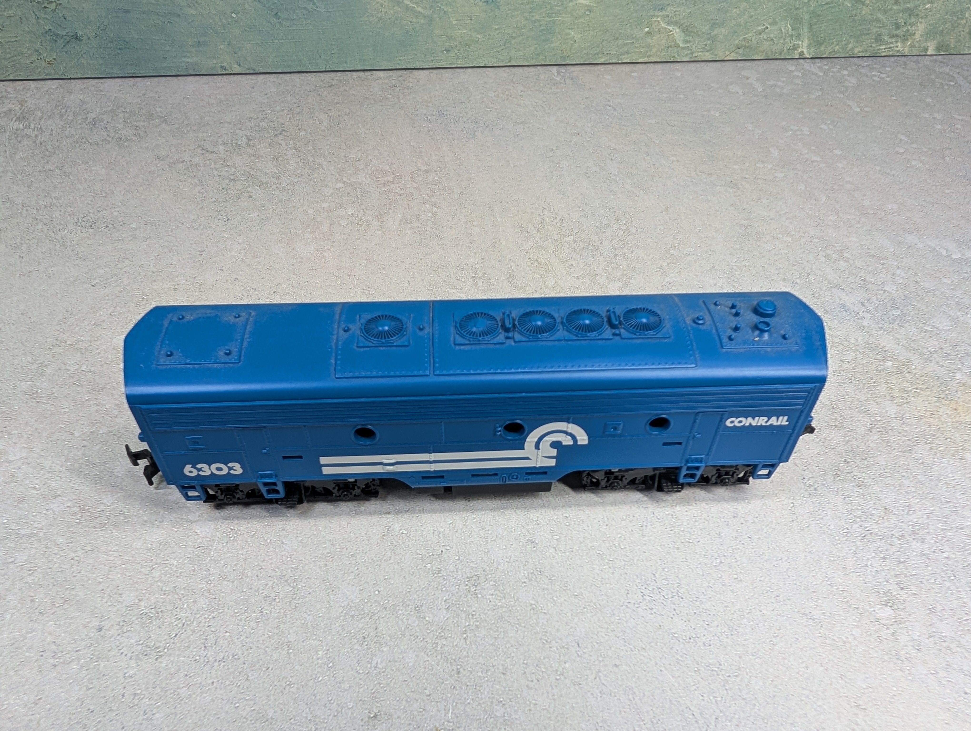 USED Mantua HO Scale F7B Diesel Locomotive Conrail #6303 Unpowered