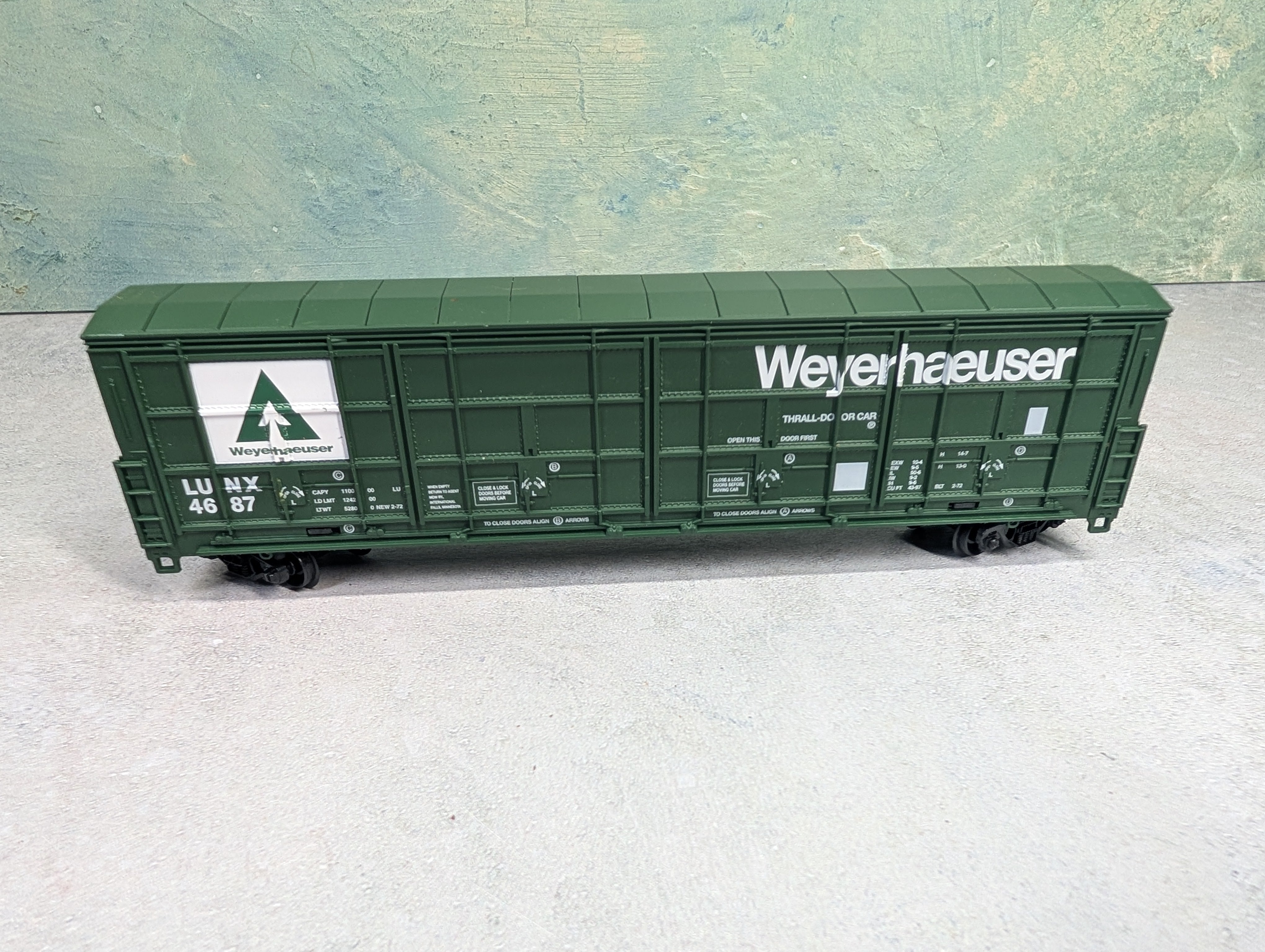 USED Life-Like HO Scale Thrall Door Box Car Weyerhaeuser LUNX #4687