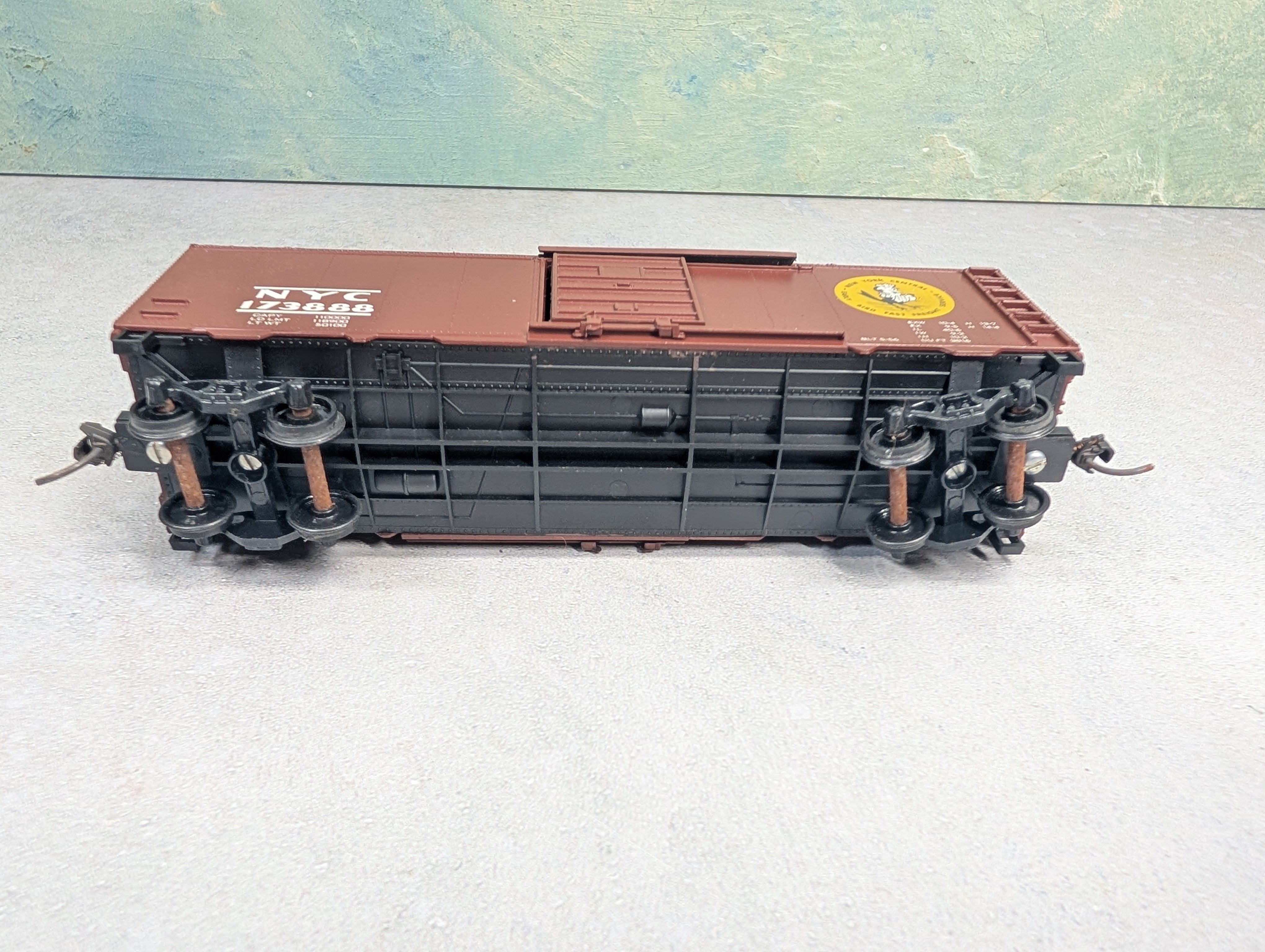 USED Roundhouse HO Scale 40' Box Car New York Central NYC #173888 Early Bird