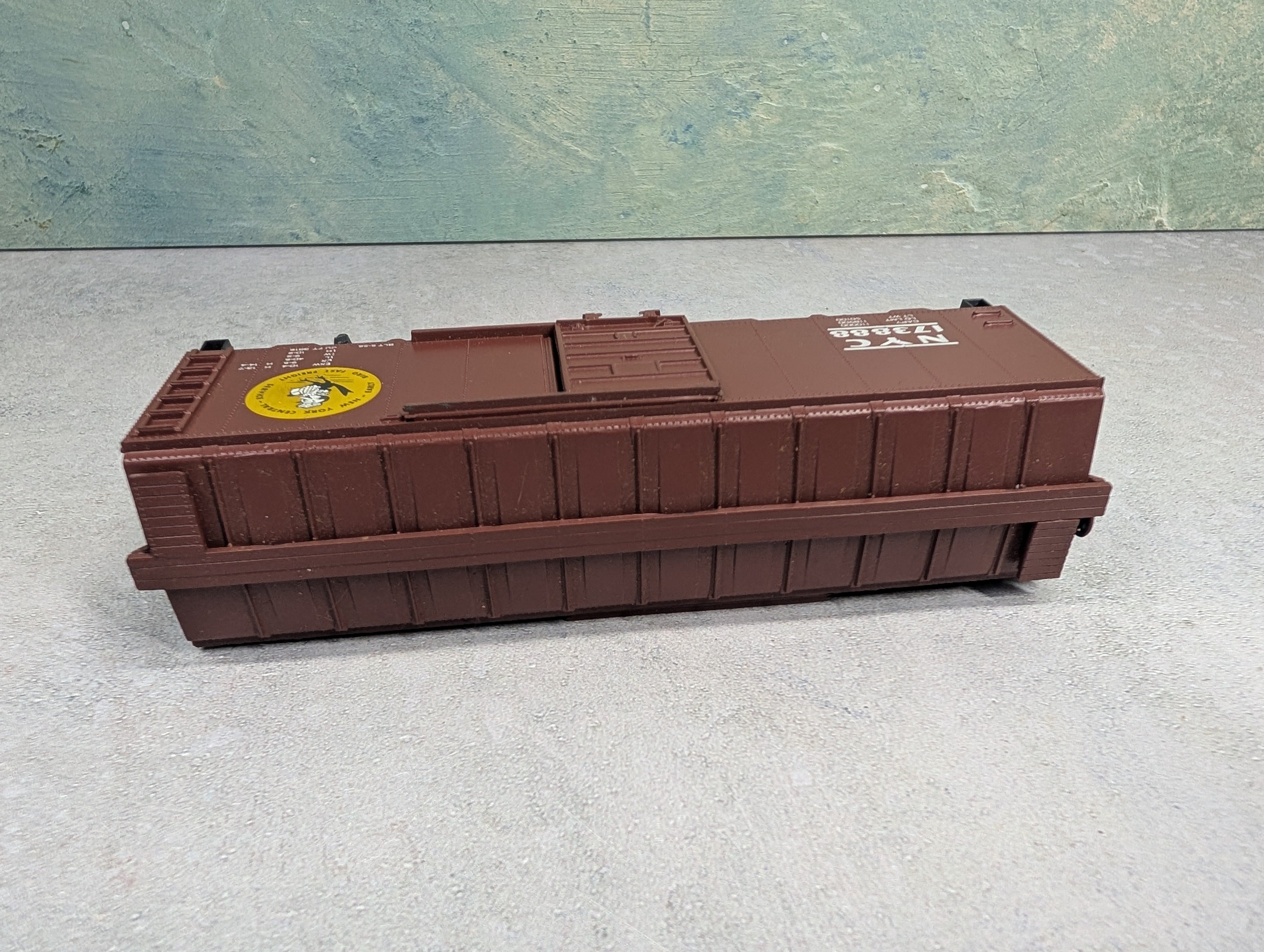 USED Roundhouse HO Scale 40' Box Car New York Central NYC #173888 Early Bird