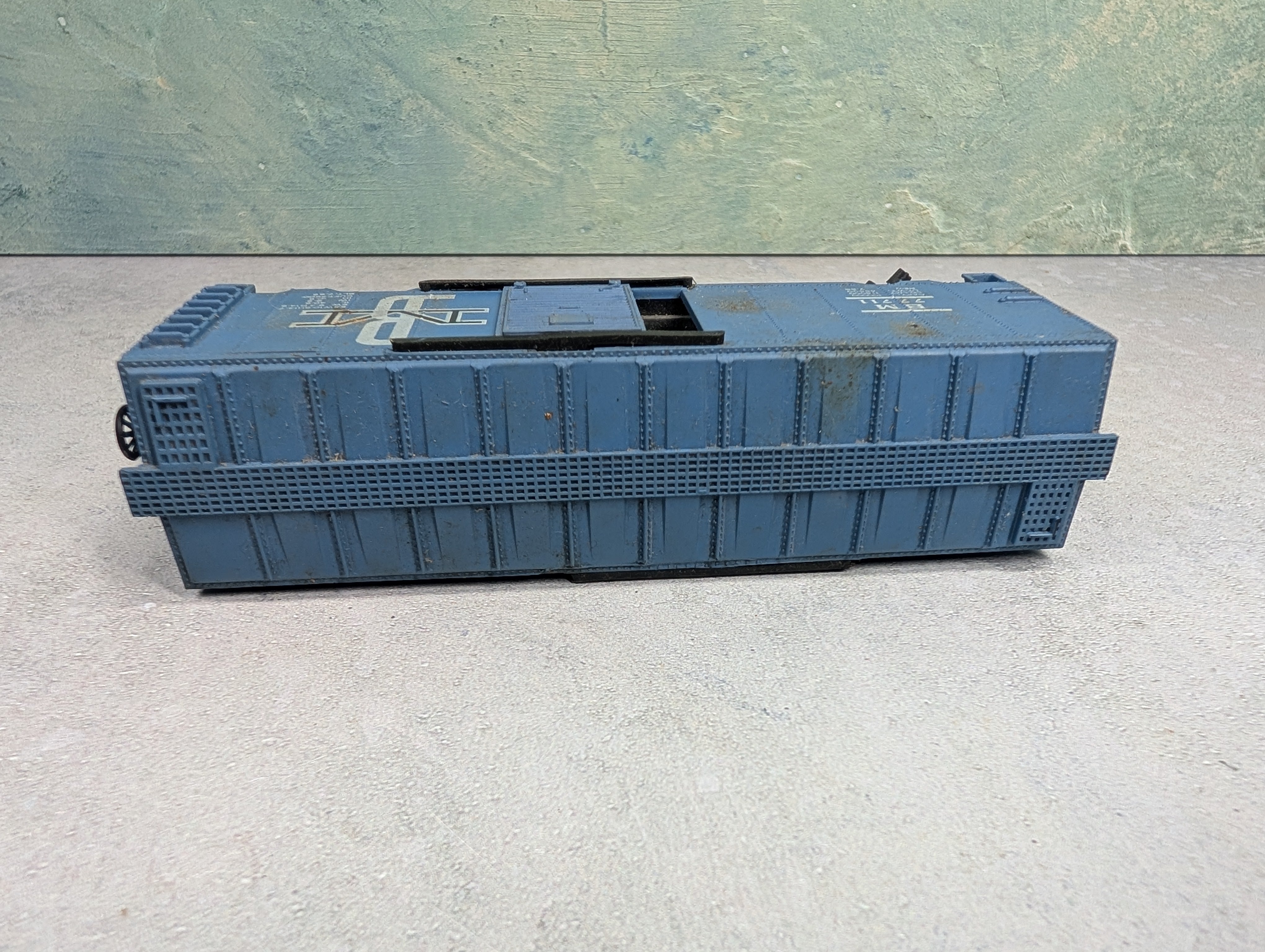 USED HO Scale 40' Box Car Boston and Maine BM #77711