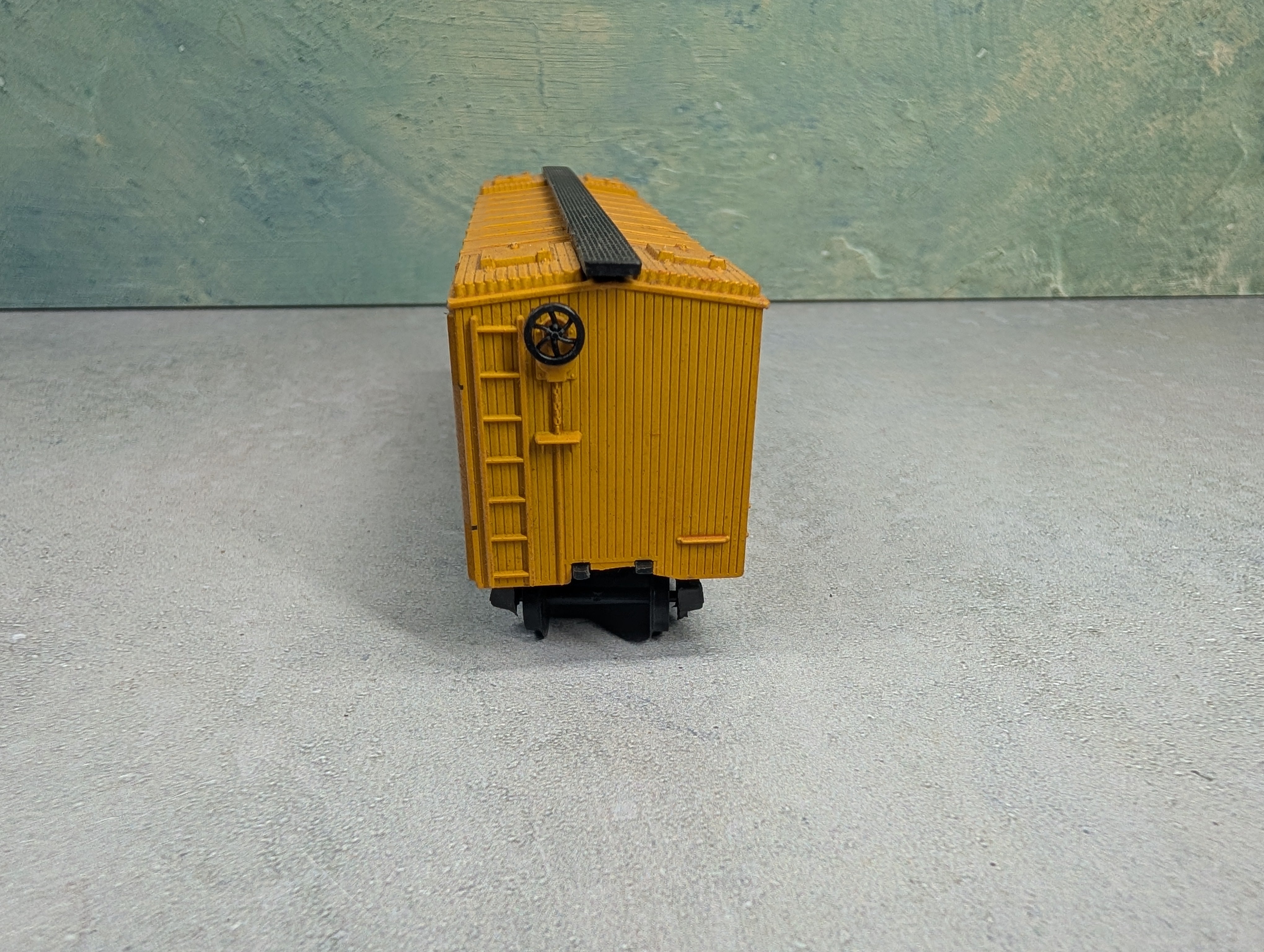 USED Model Power HO Scale 40' Wooden Reefer Box Car Chiclets