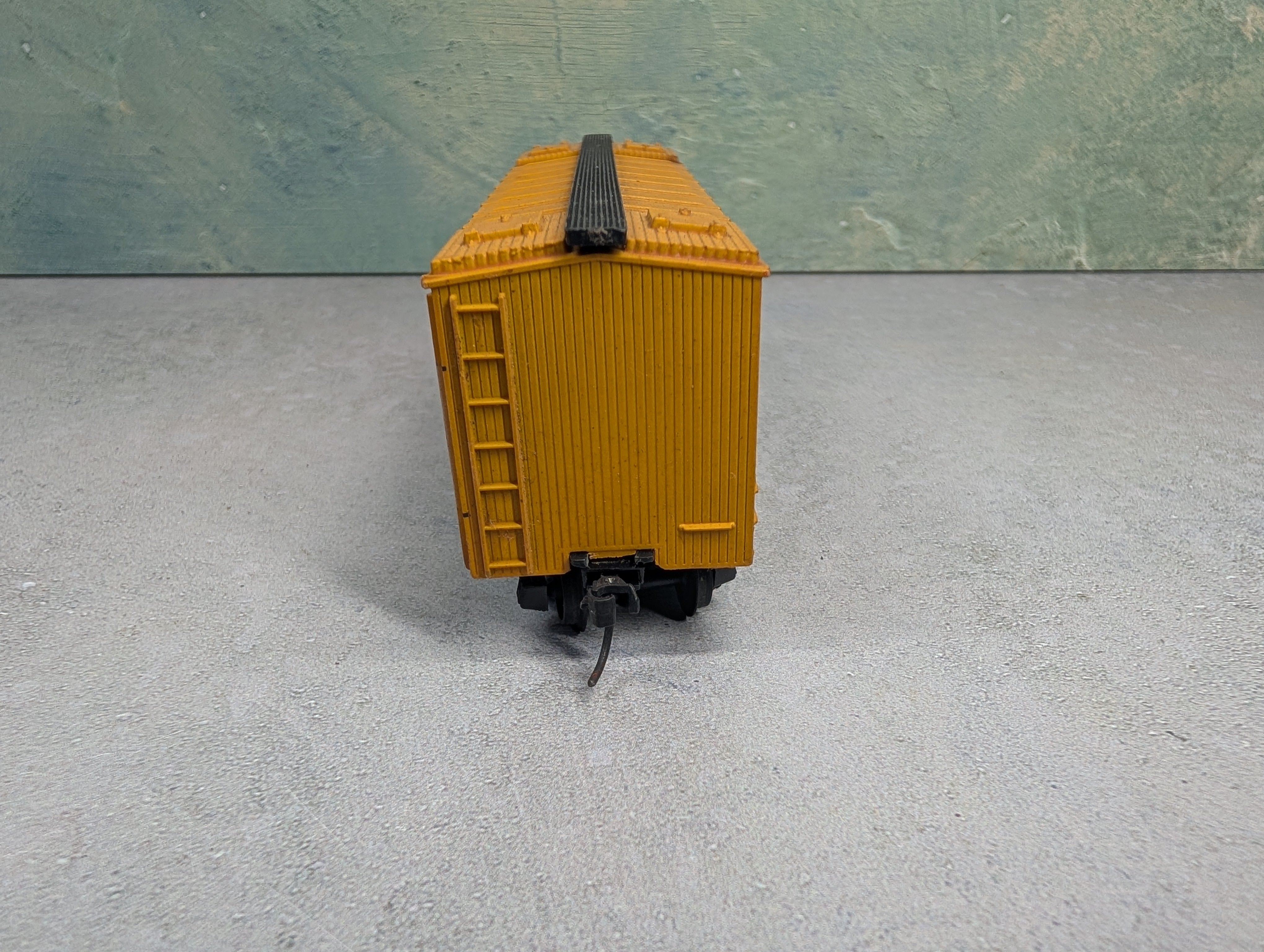 USED Model Power HO Scale 40' Wooden Reefer Box Car Chiclets