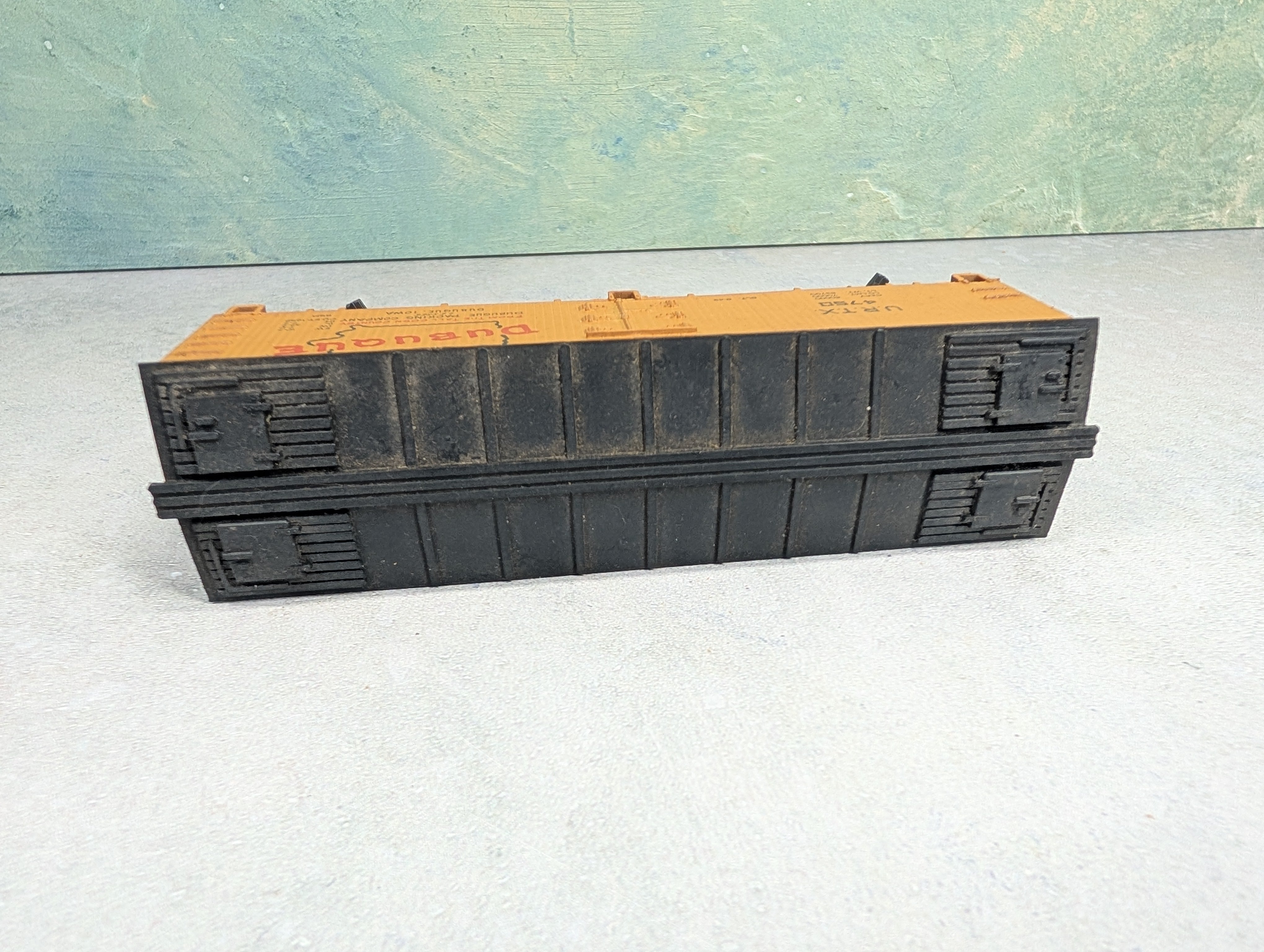 USED Life-Like HO Scale 38' Wooden Reefer Box Car Dubuque URTX #4750