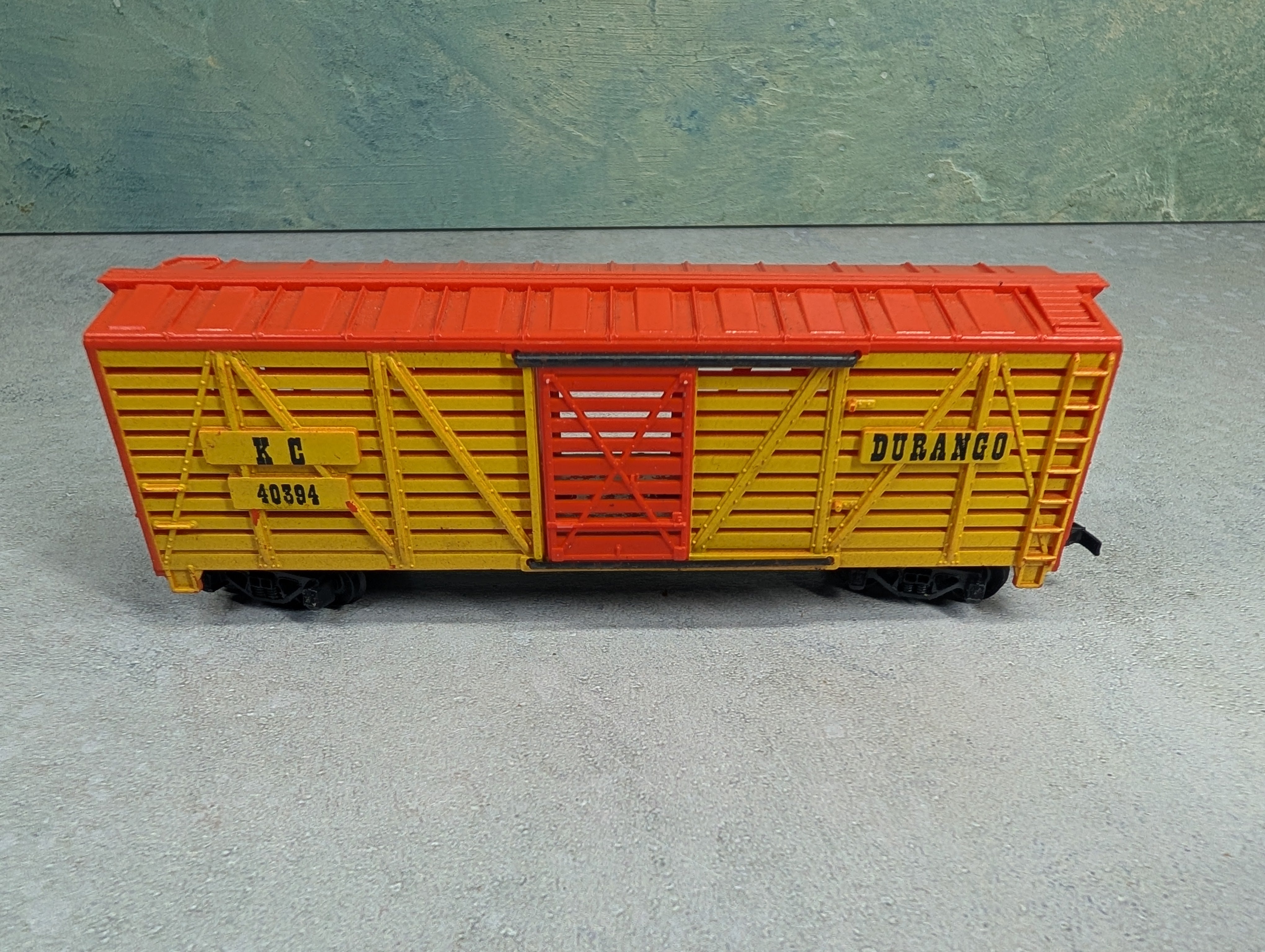 USED Tyco HO Scale 40' Cattle Stock Car Kansas City KC #40394 Durango