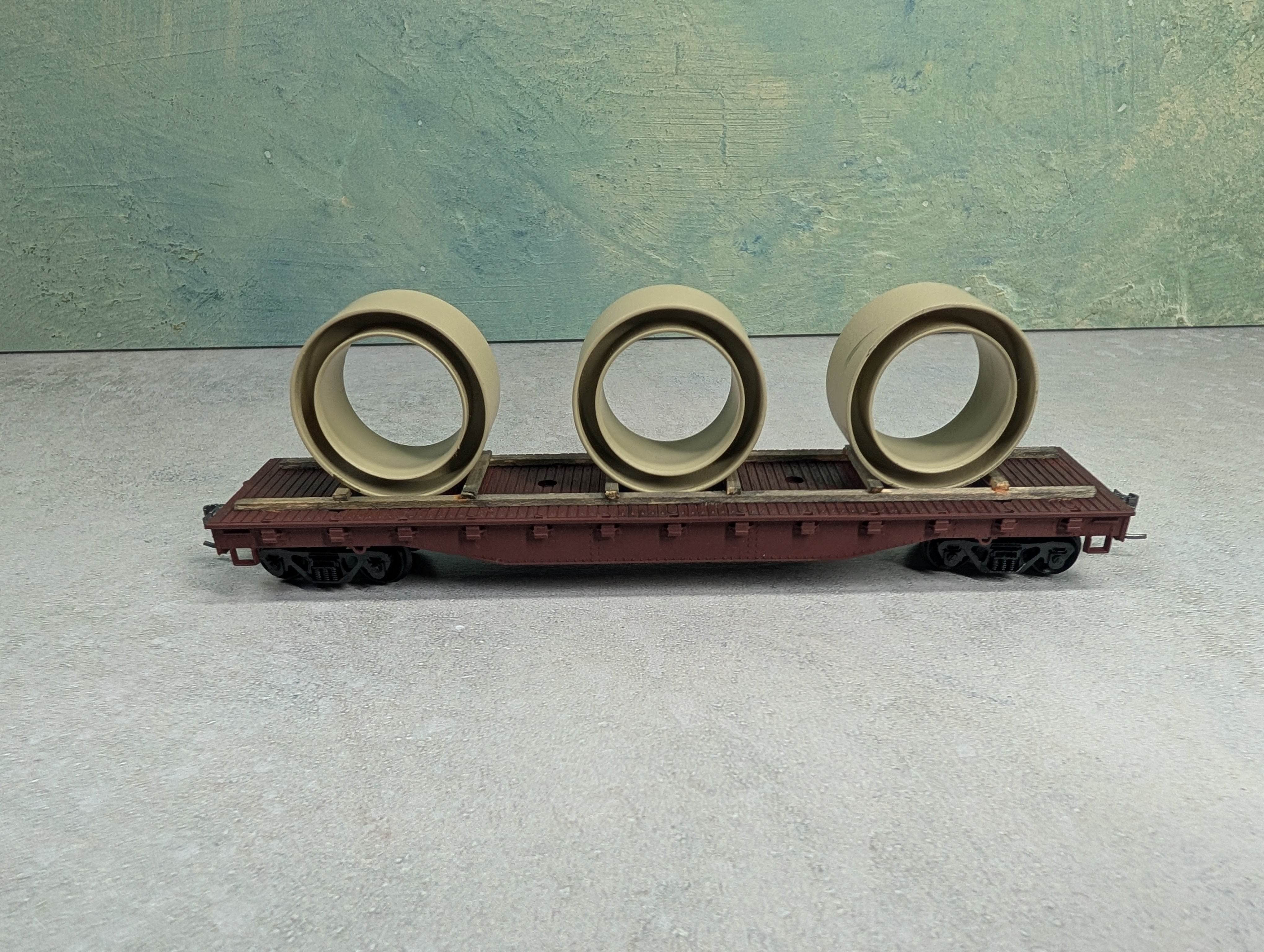 USED Life-Like HO Scale 50' Flat Car Unlettered Brown w/ Pipe Load Custom Weathered