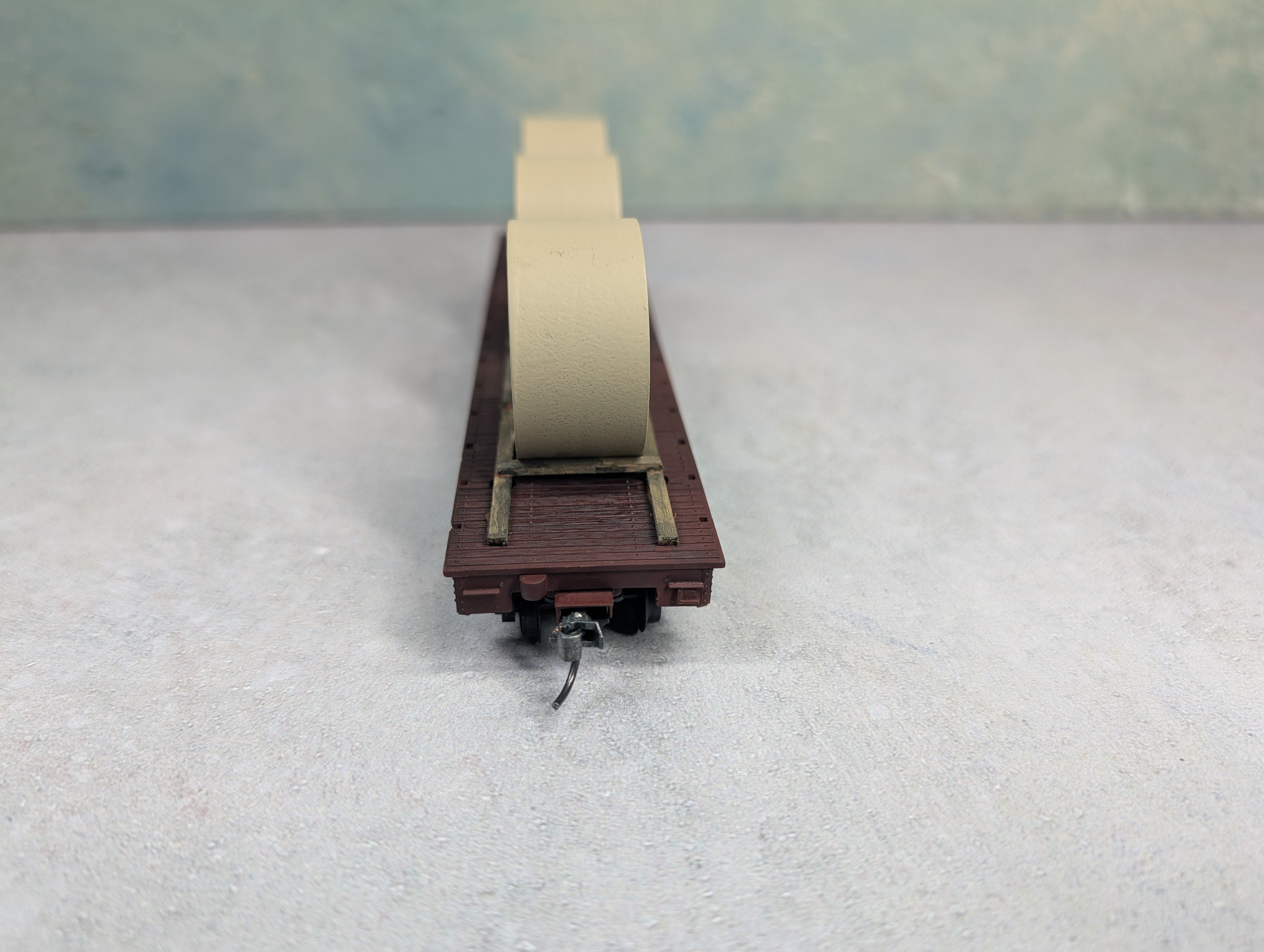 USED Life-Like HO Scale 50' Flat Car Unlettered Brown w/ Pipe Load Custom Weathered