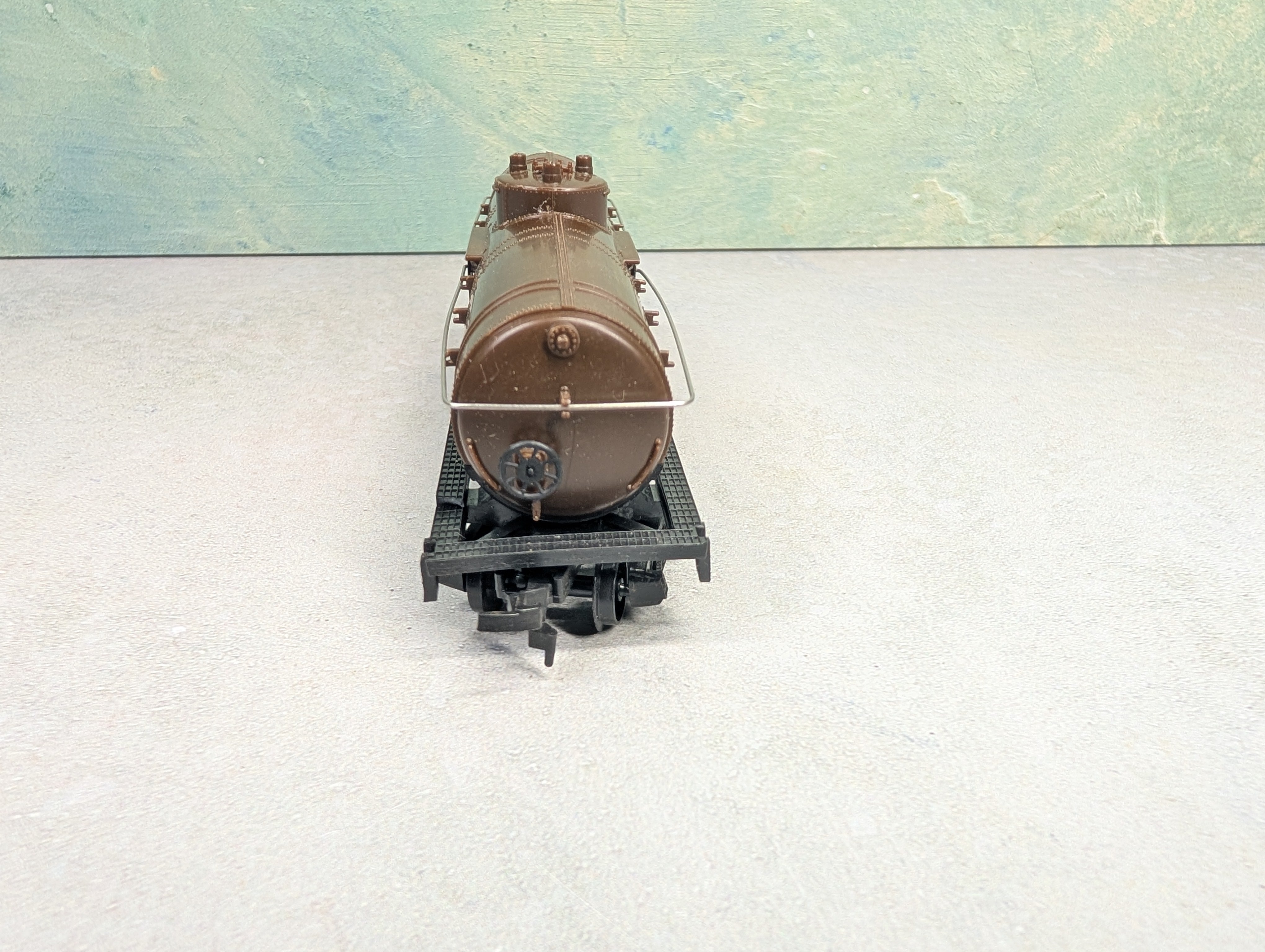 USED Model Power HO Scale Single Dome Tank Car Tootsie Roll