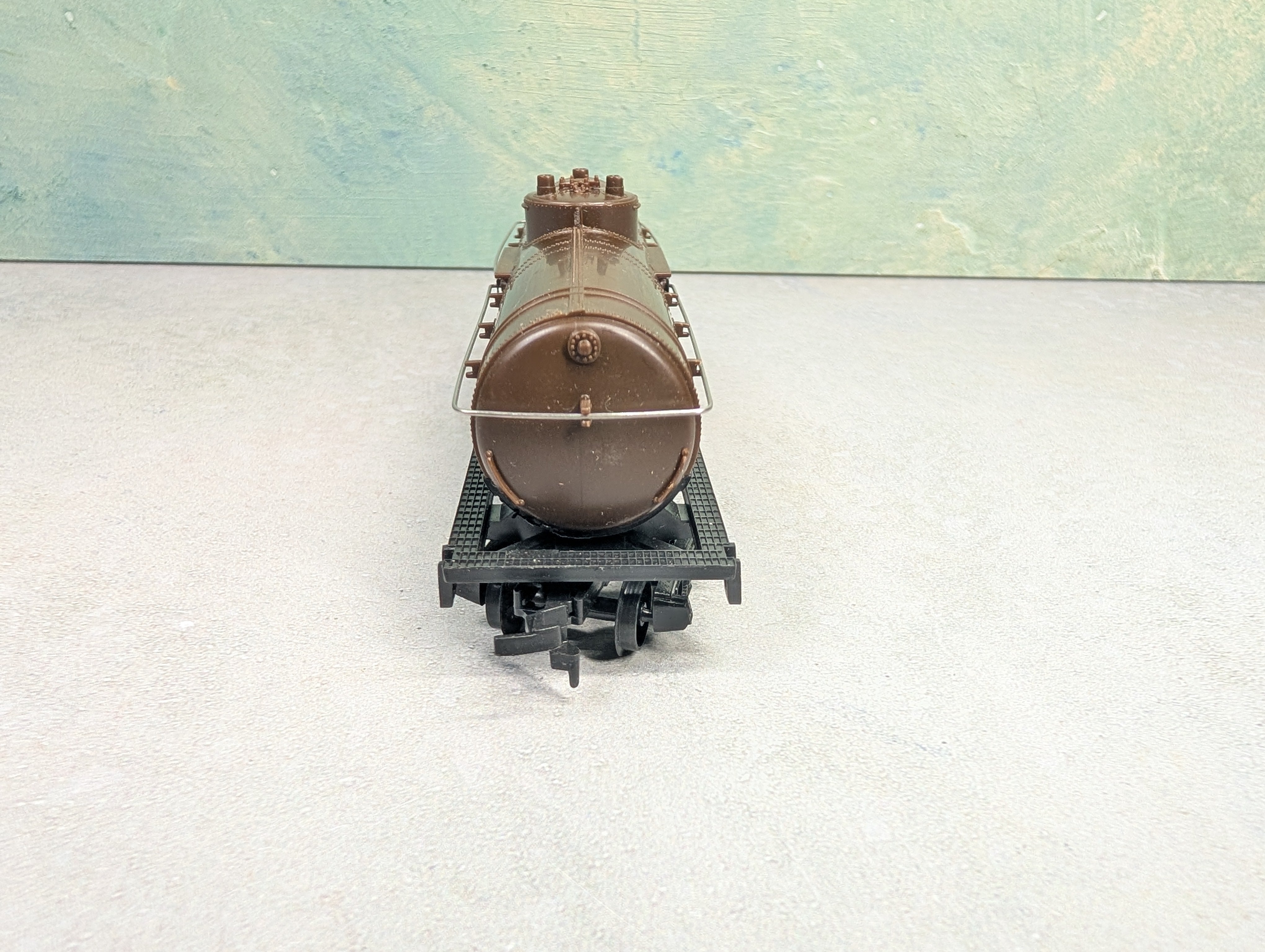 USED Model Power HO Scale Single Dome Tank Car Tootsie Roll