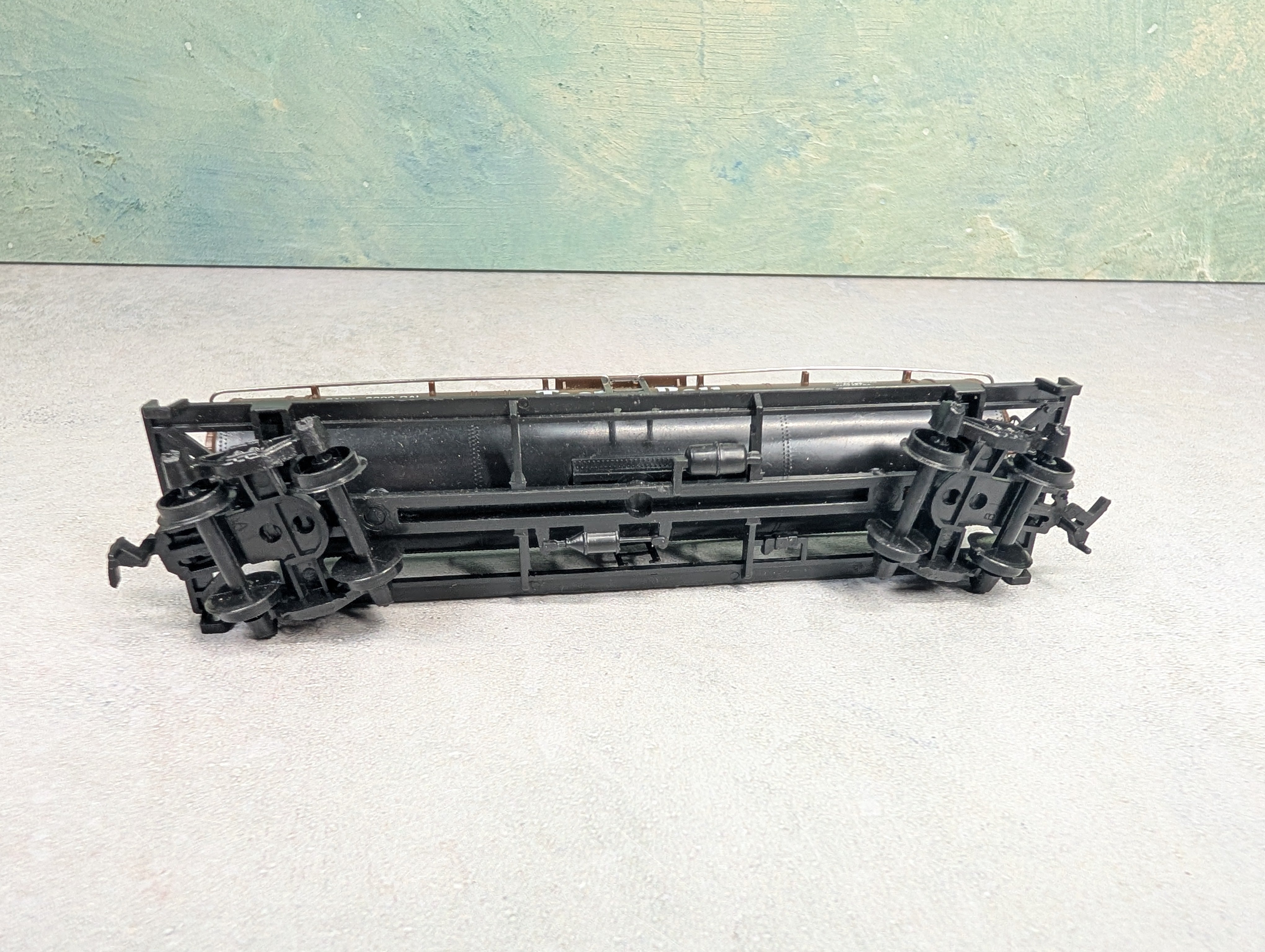 USED Model Power HO Scale Single Dome Tank Car Tootsie Roll