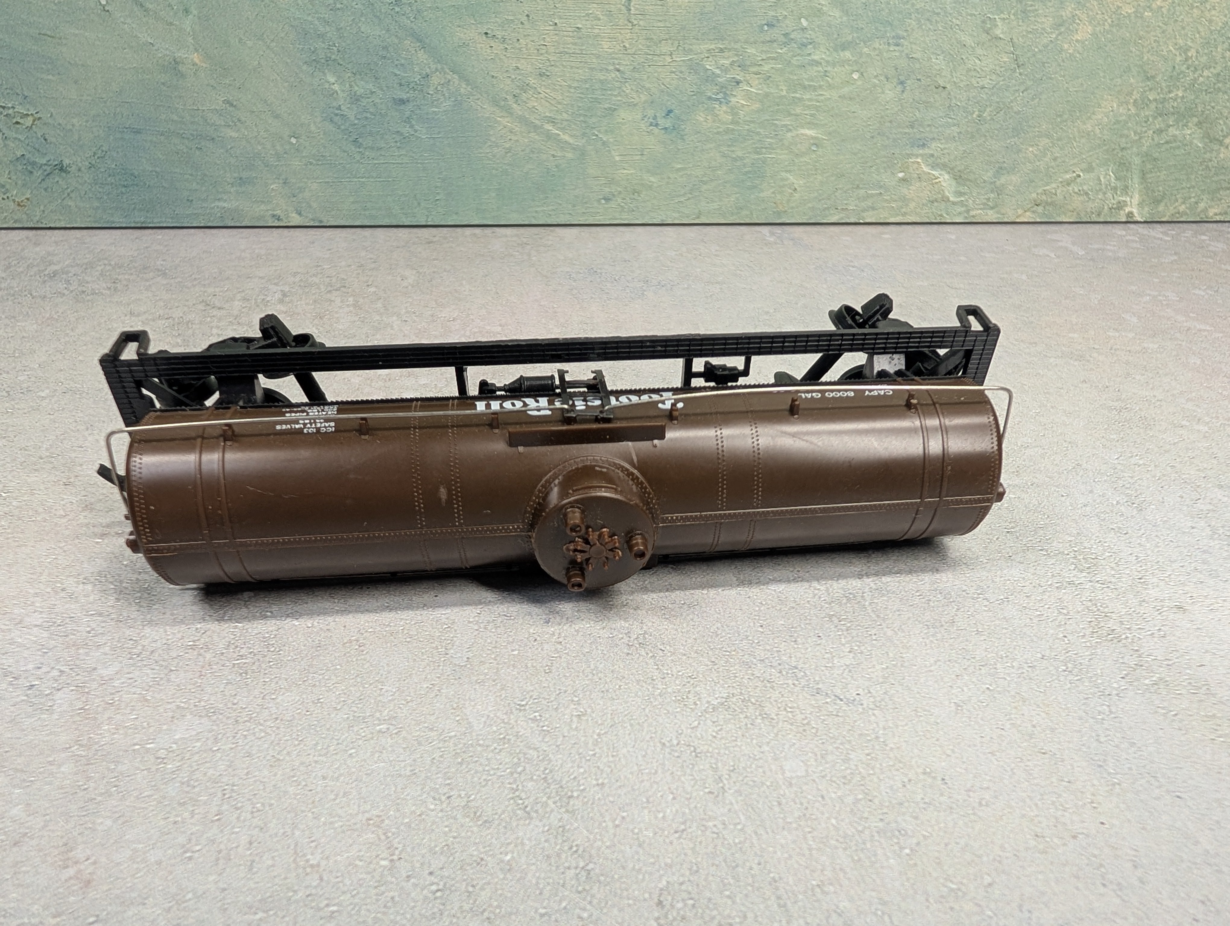 USED Model Power HO Scale Single Dome Tank Car Tootsie Roll
