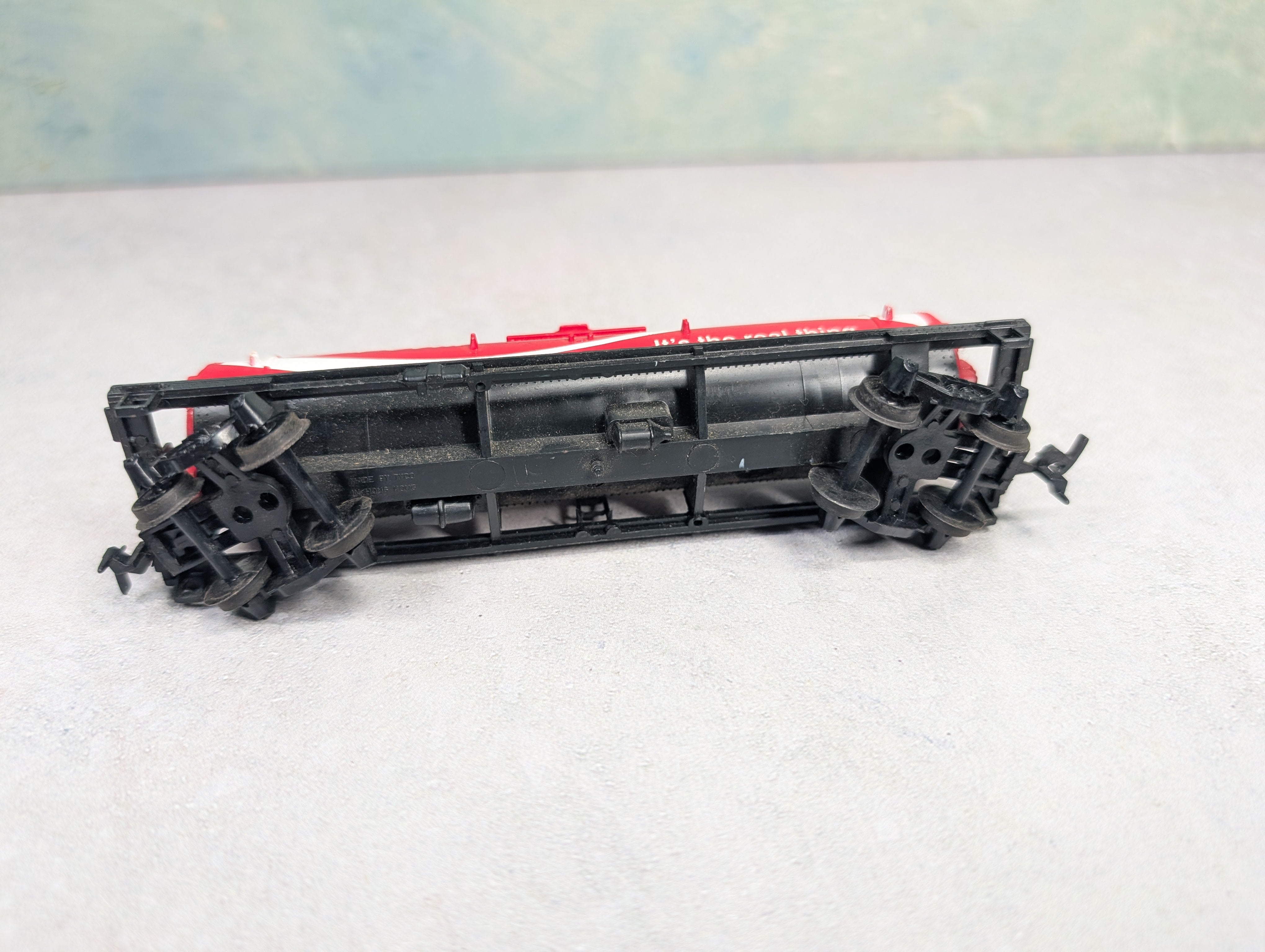 USED Tyco HO Scale Single Dome Tank Car Coca-Cola