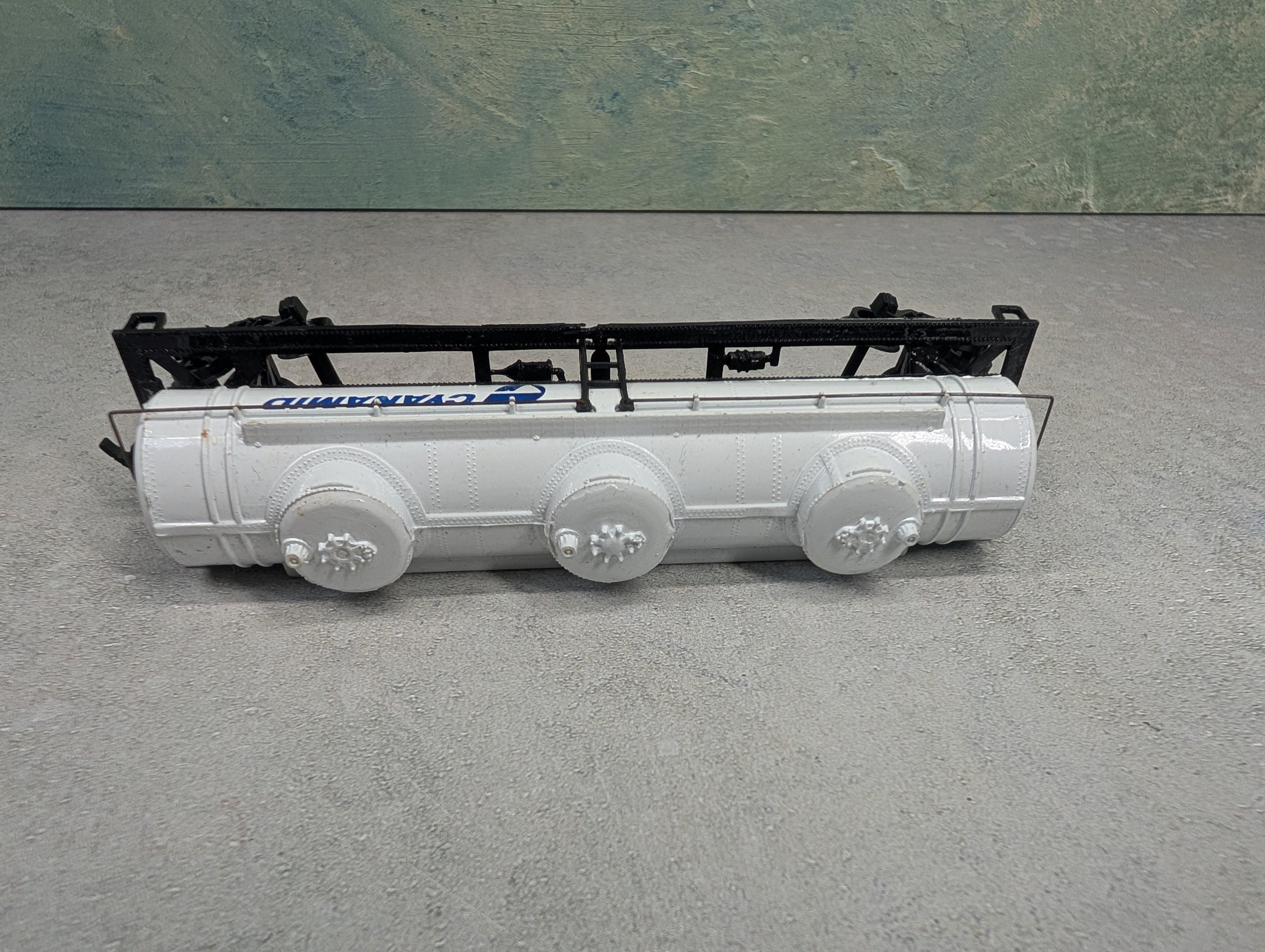 USED Bachmann HO Scale Triple Dome Tank Car Cyanamid