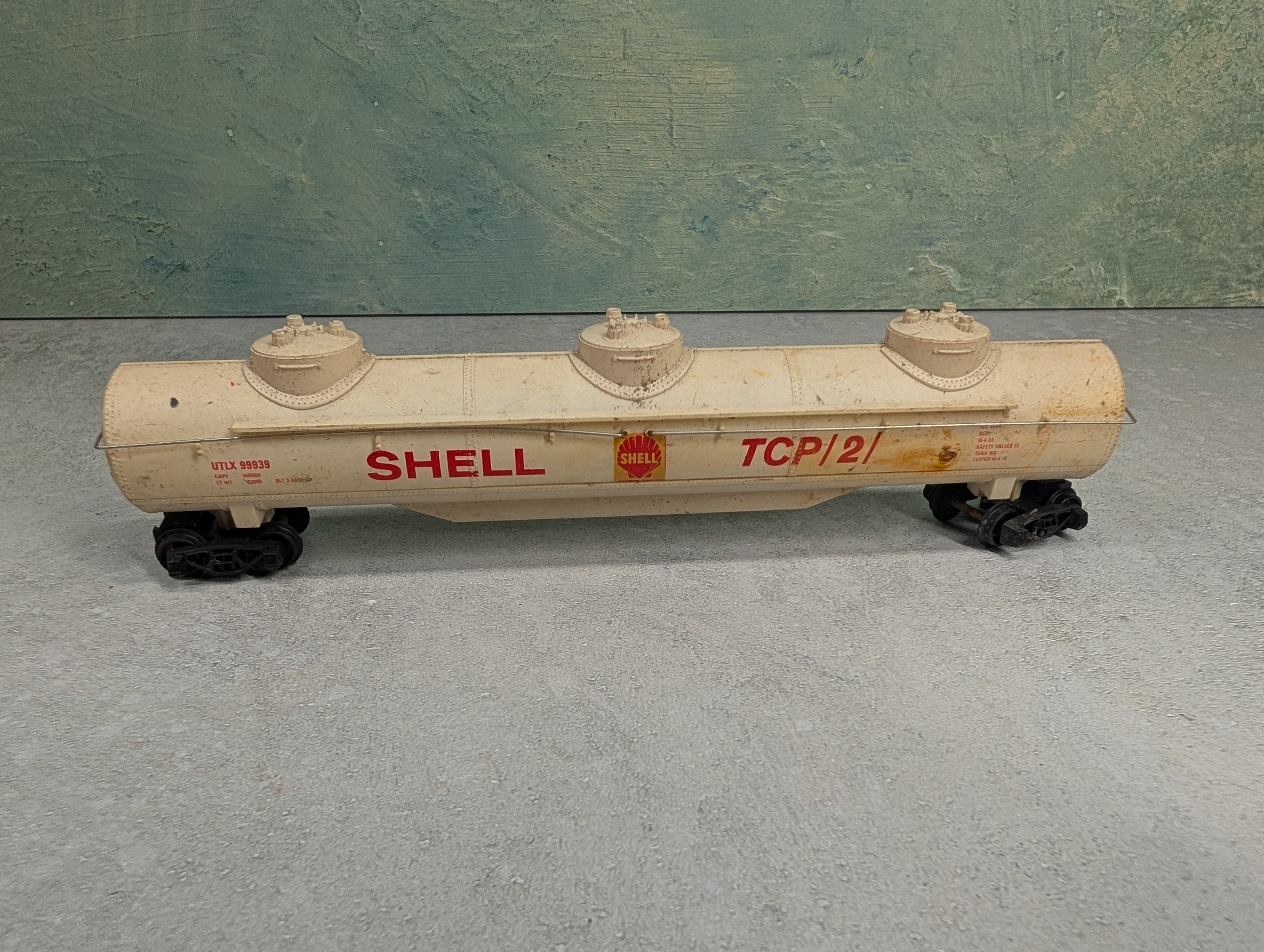 USED Tyco HO Scale Large Triple Dome Tank Car Shell UTLX #99939 Rough