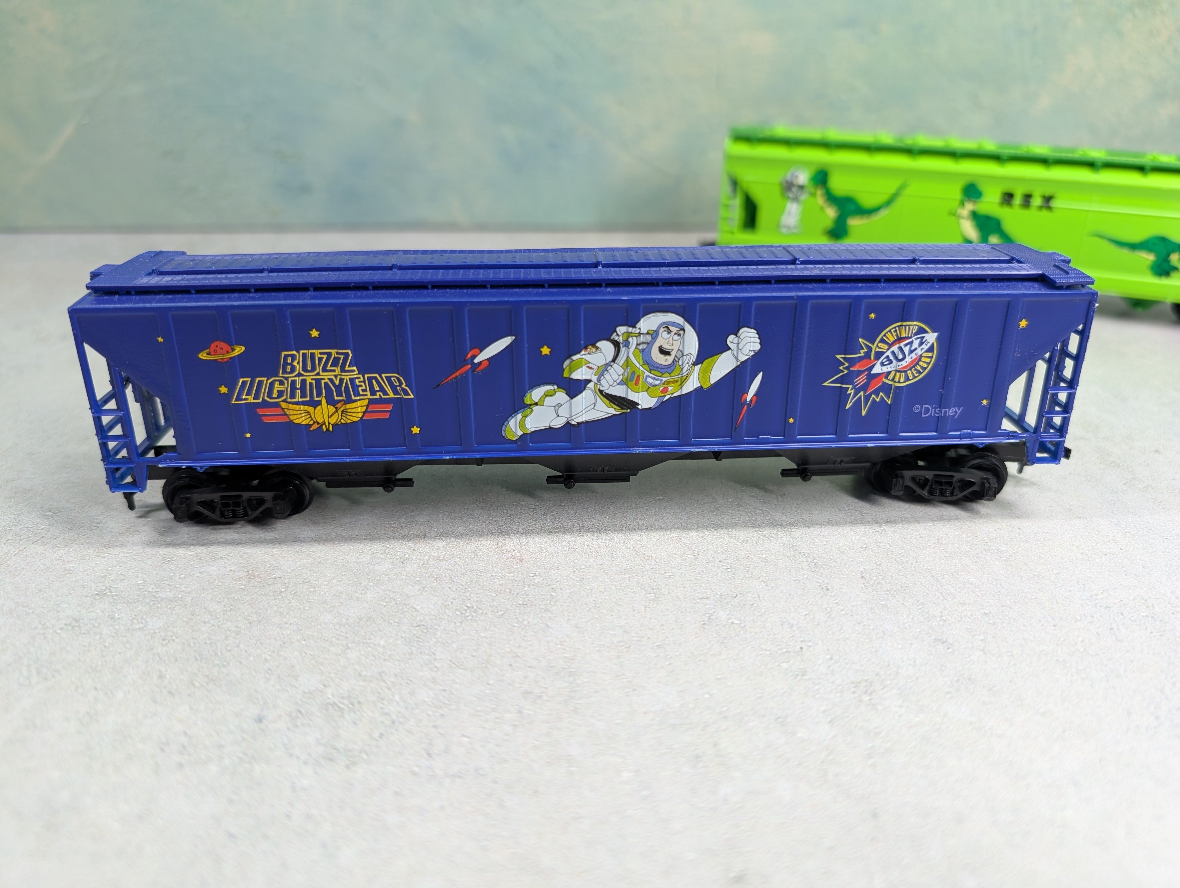 USED IHC HO Scale 1996 Disney Toy Story Express Locomotive & Cars Runs DC
